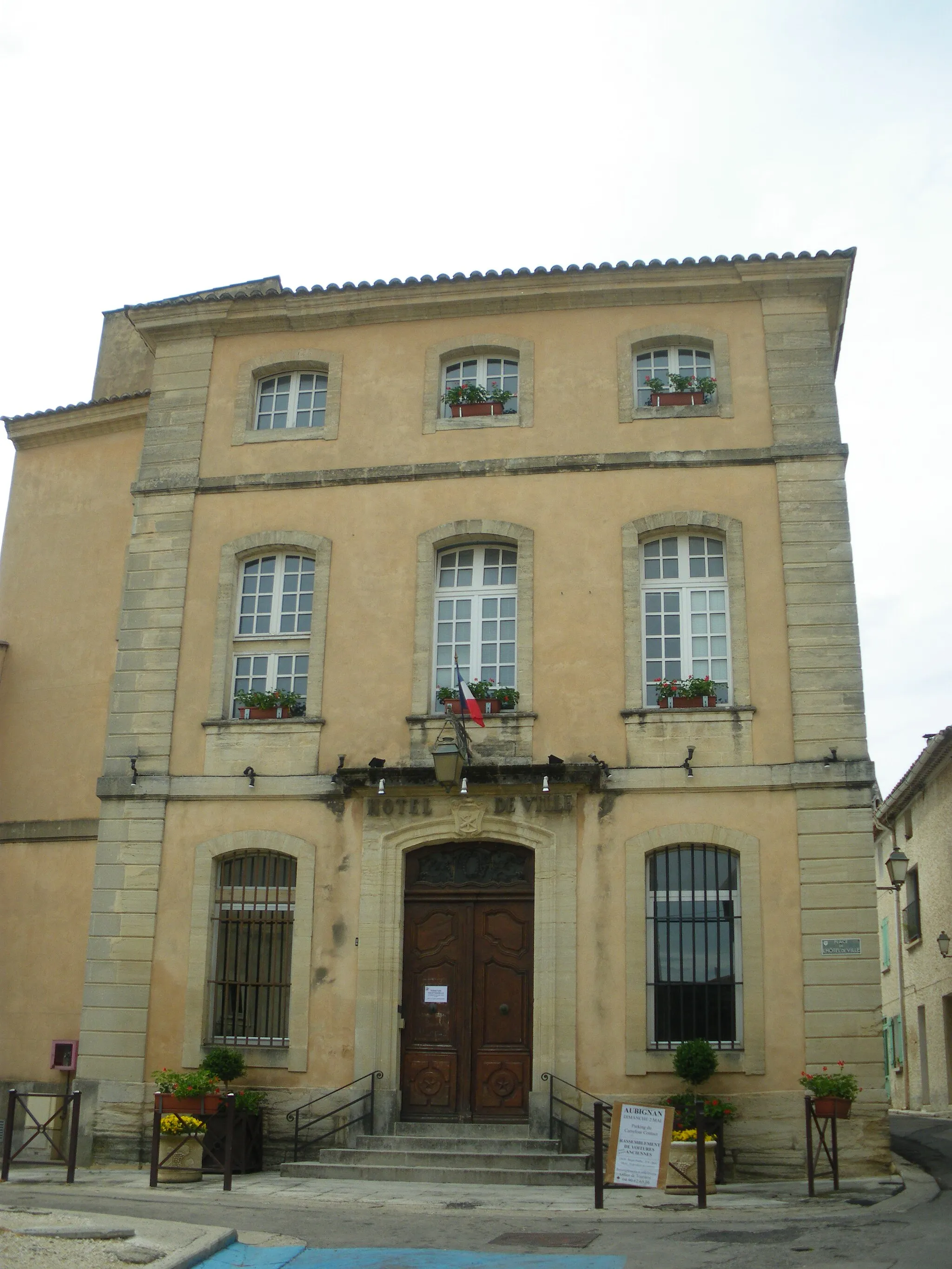 Photo showing: Aubignan town hall, Vaucluse