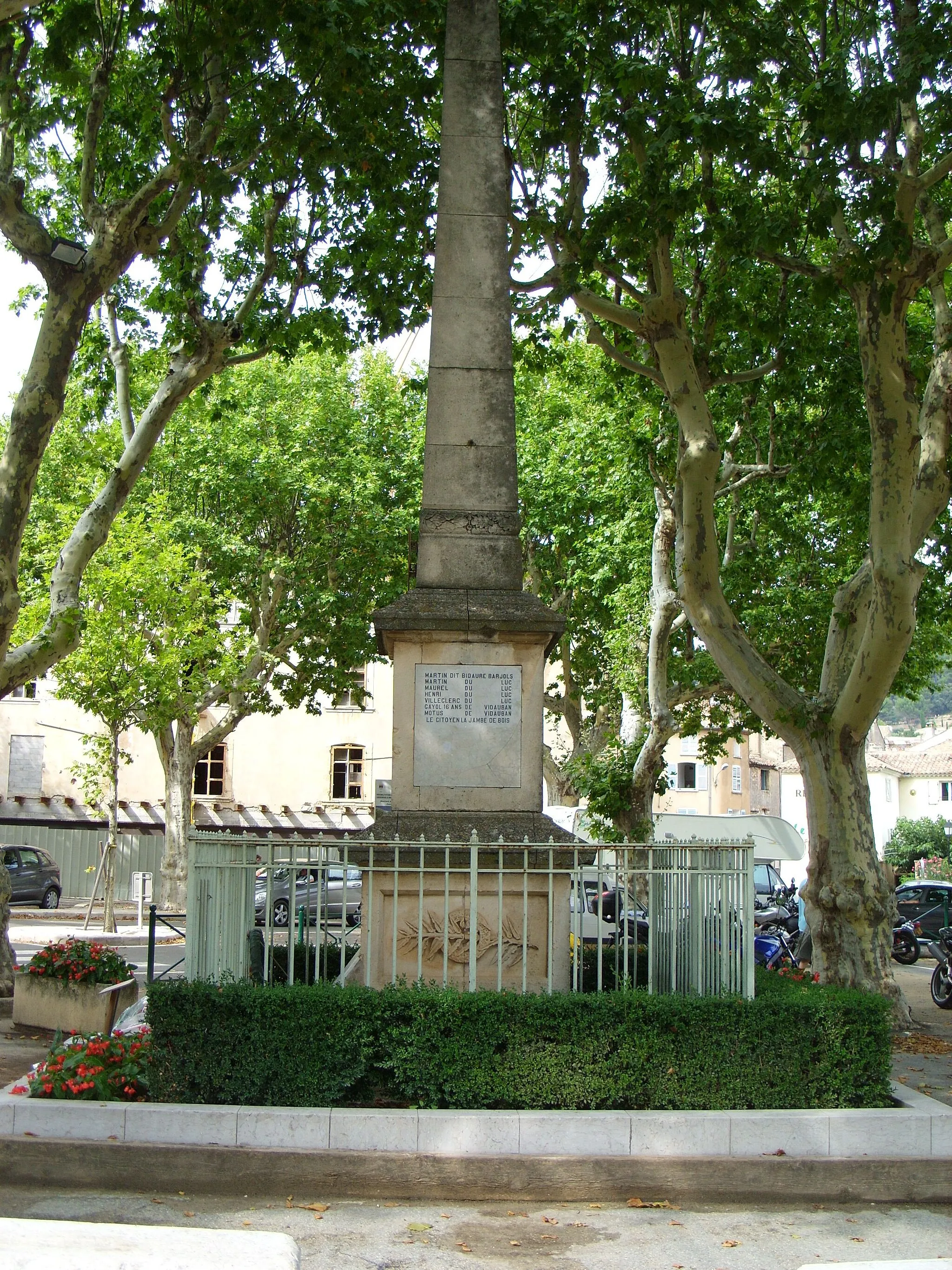 Photo showing: Monument de l'insurrection et de la résistance, place Martin Bidouré (face sud). Obélisque érigé en 1881.