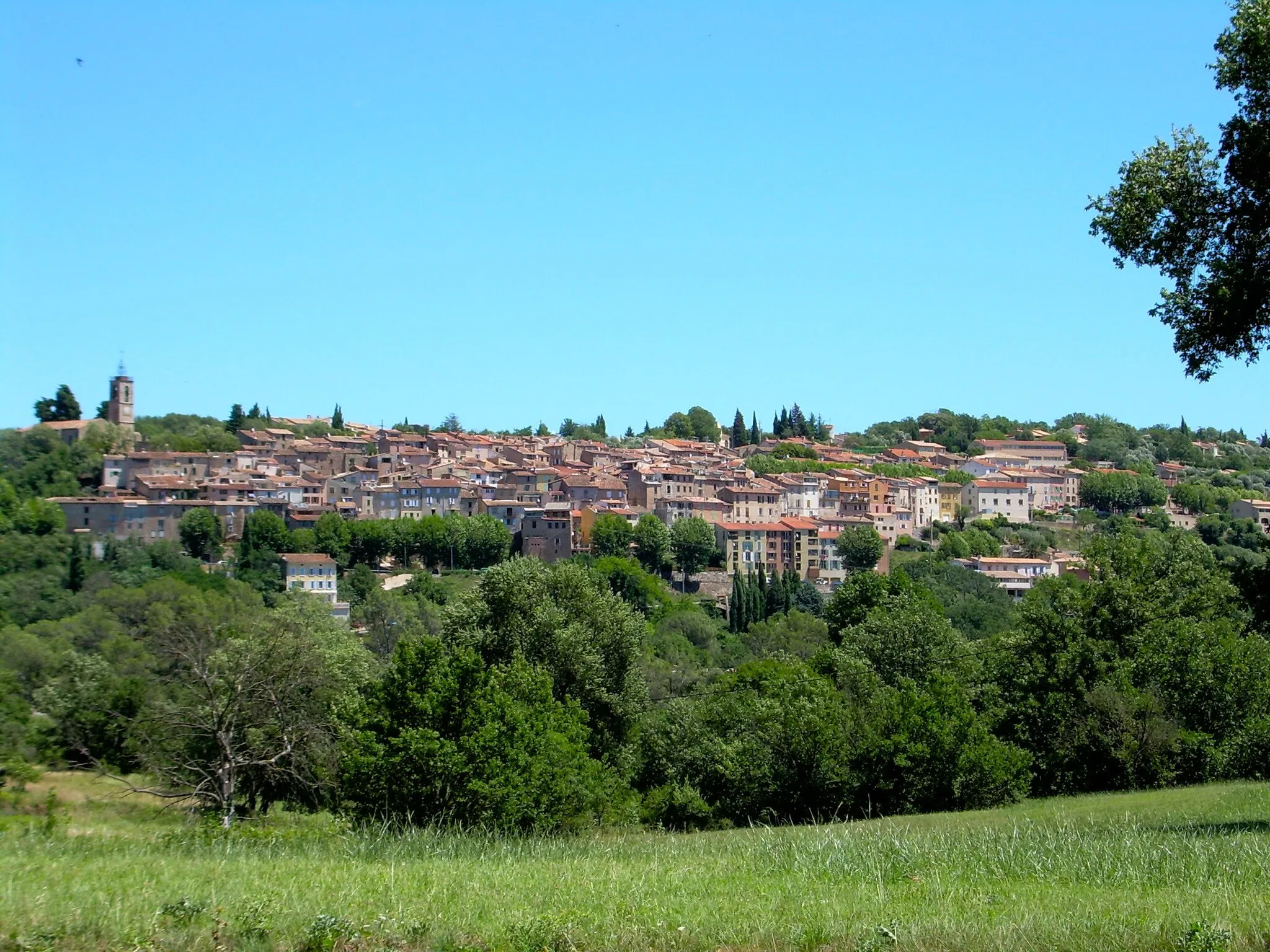 Photo showing: View of the village of Bagnols-en-Forêt, Var, France