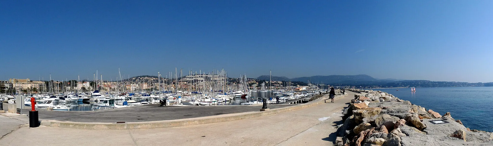 Photo showing: Panoramic view of the harbour of Bandol, Var, France