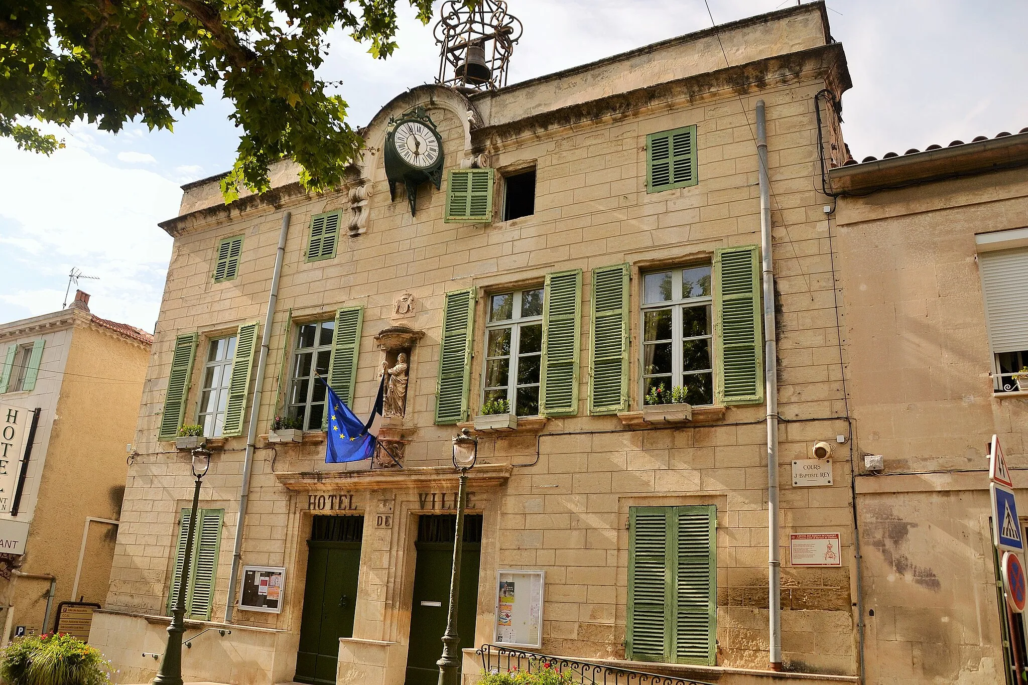 Photo showing: L'hôtel de ville de Barbentane, ancien hôtel des barons de Chabert.