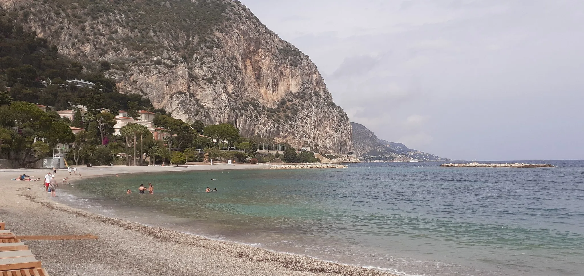 Photo showing: Plage située à l'est de Beaulieu