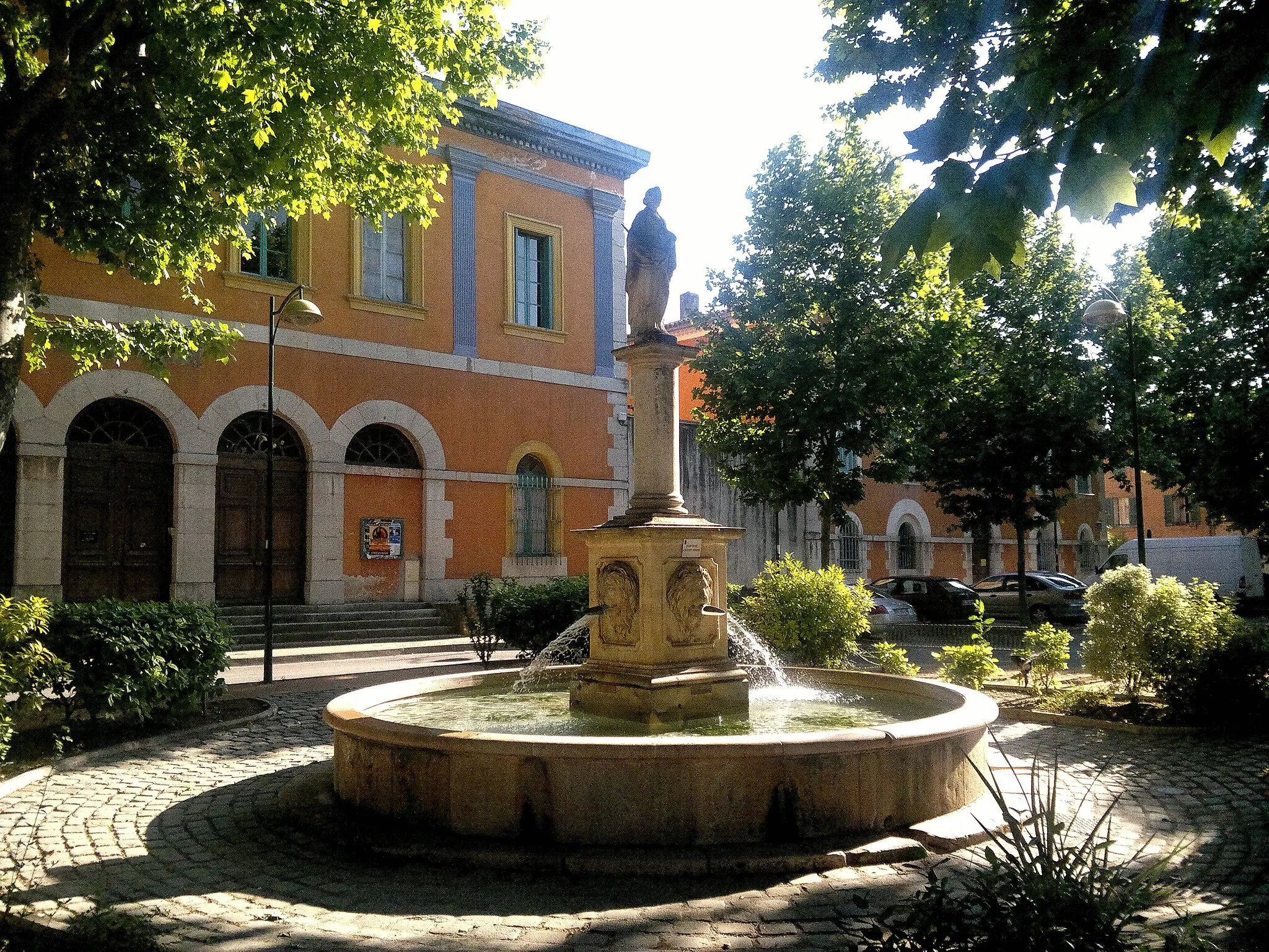 Photo showing: Brignoles the fountain City Centre