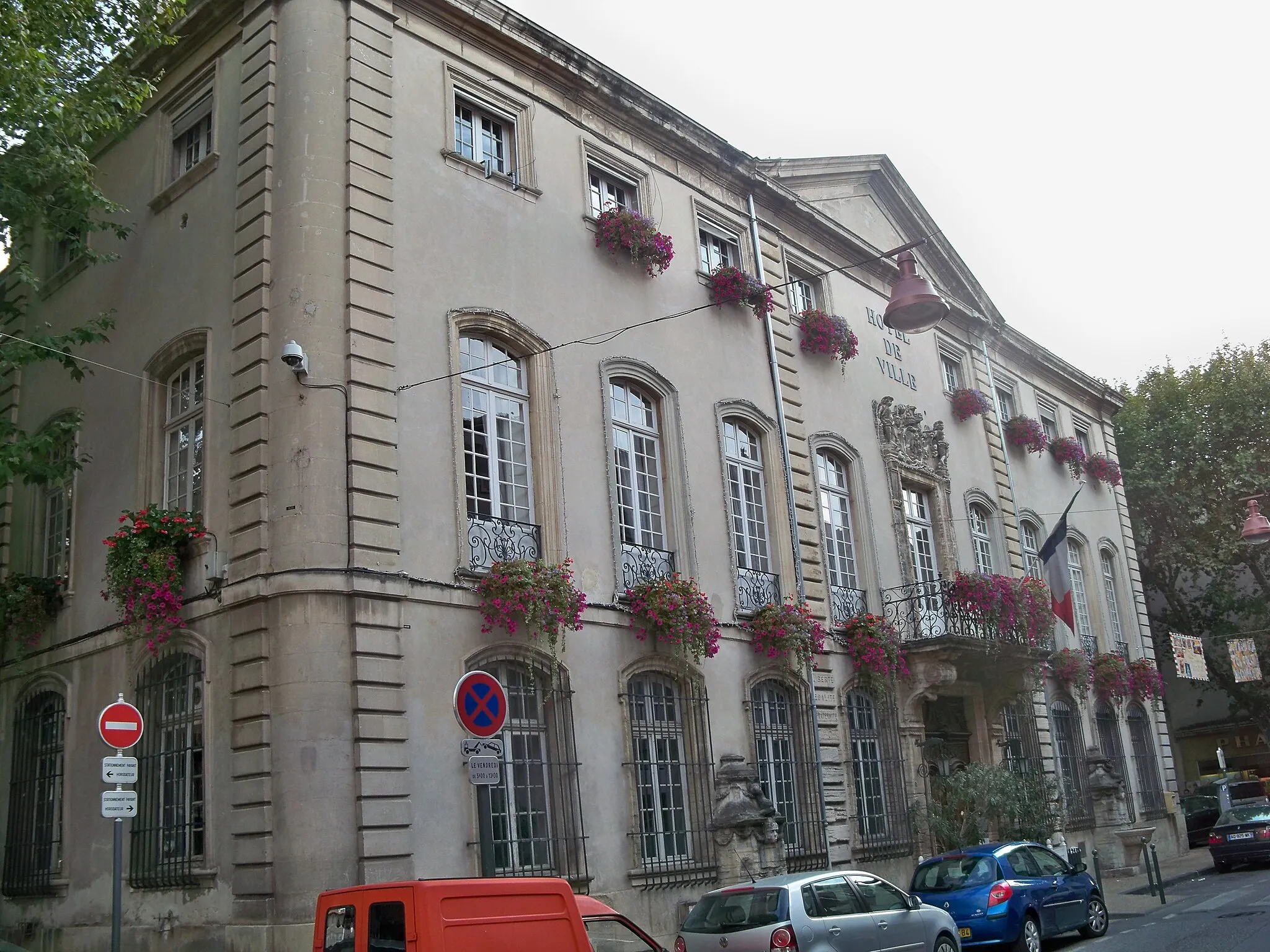 Photo showing: Facade de l'Hotel de Ville de Carpentras, Vaucluse, France