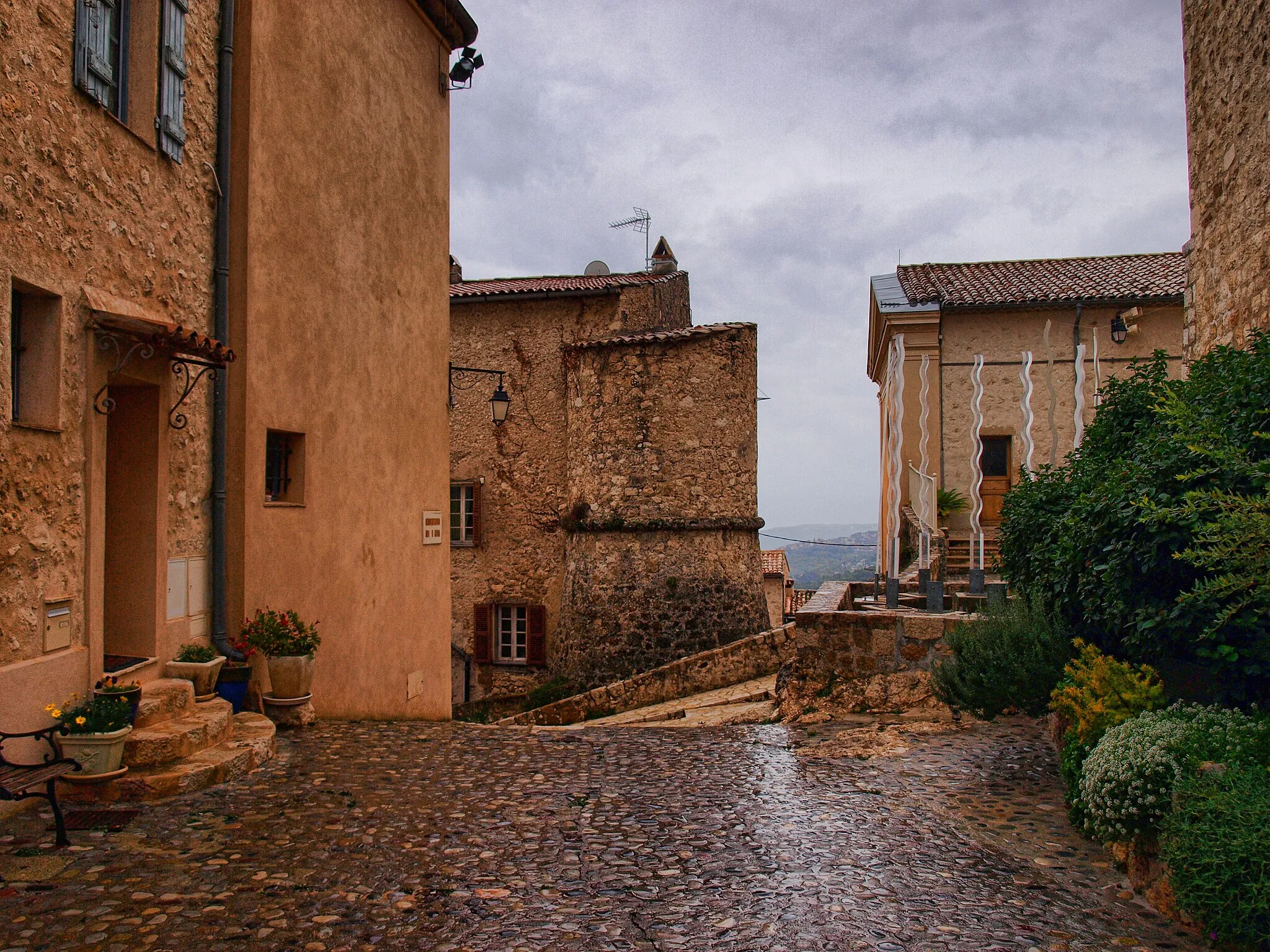 Photo showing: Carros, France
