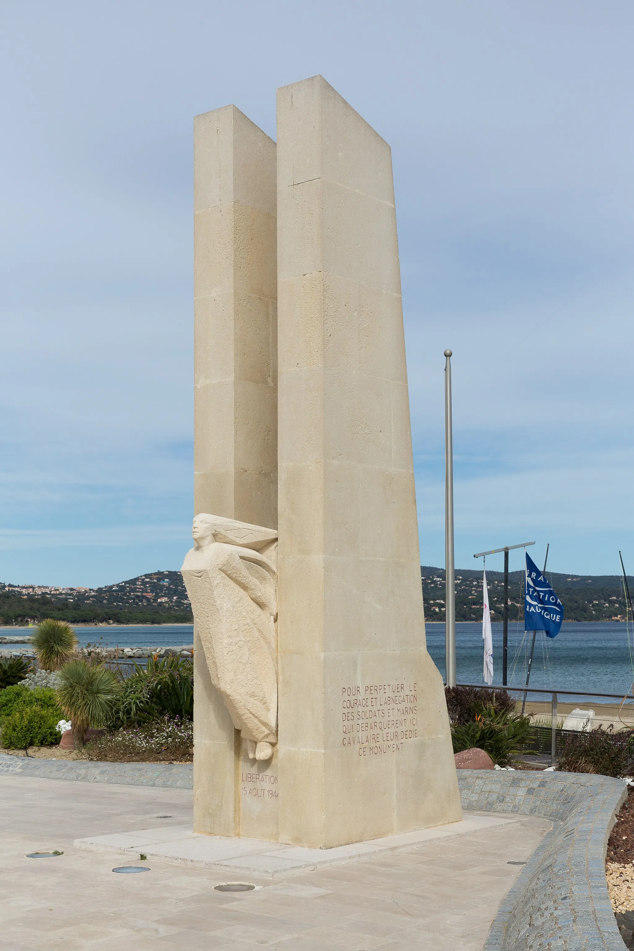 Photo showing: Memorial at the port of Cavalaire-sur-Mer