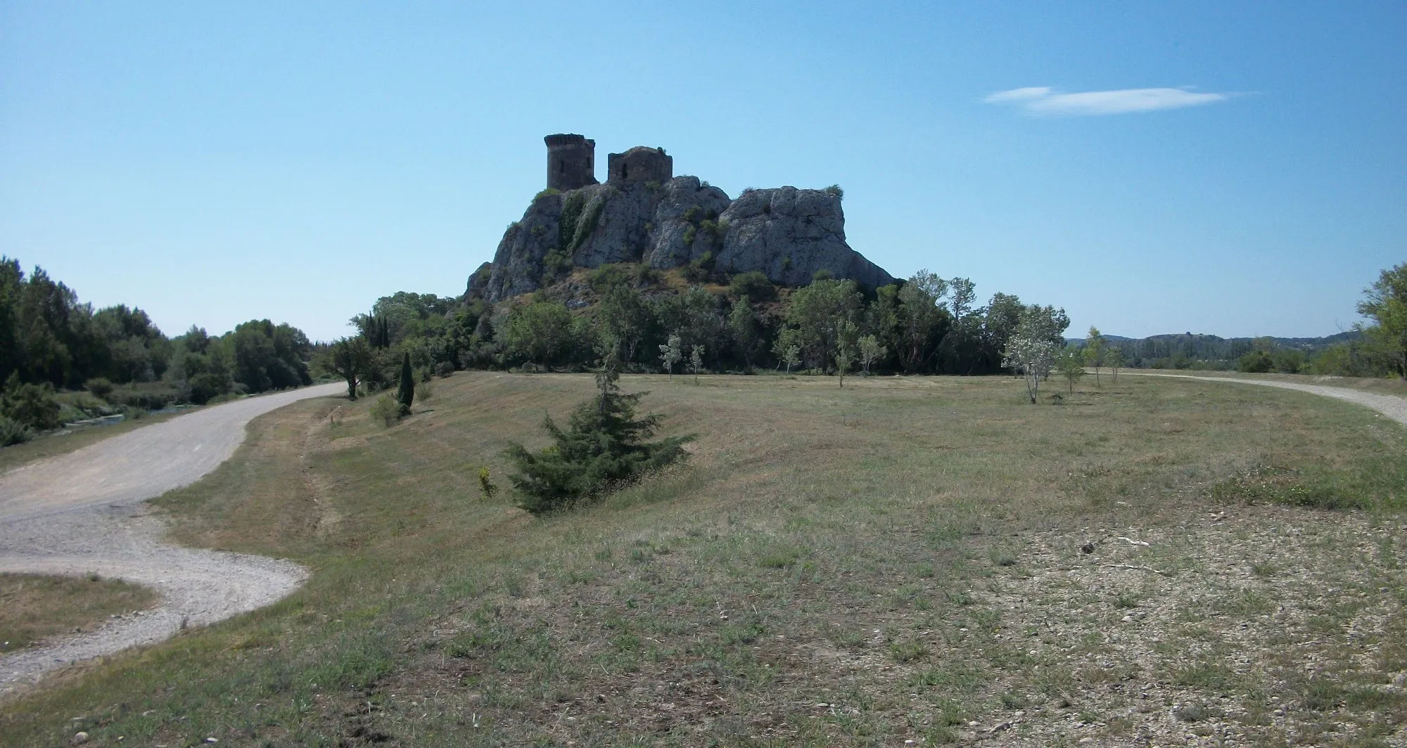 Photo showing: Hers Tower (Tour de l'Hers), along the Rhône river in Châteauneuf-du-Pape (France), seen from north.