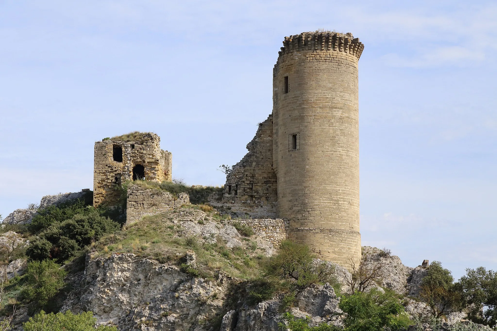 Photo showing: Château de l'Hers (Châteauneuf-du-Pape) viewed from the Rhone