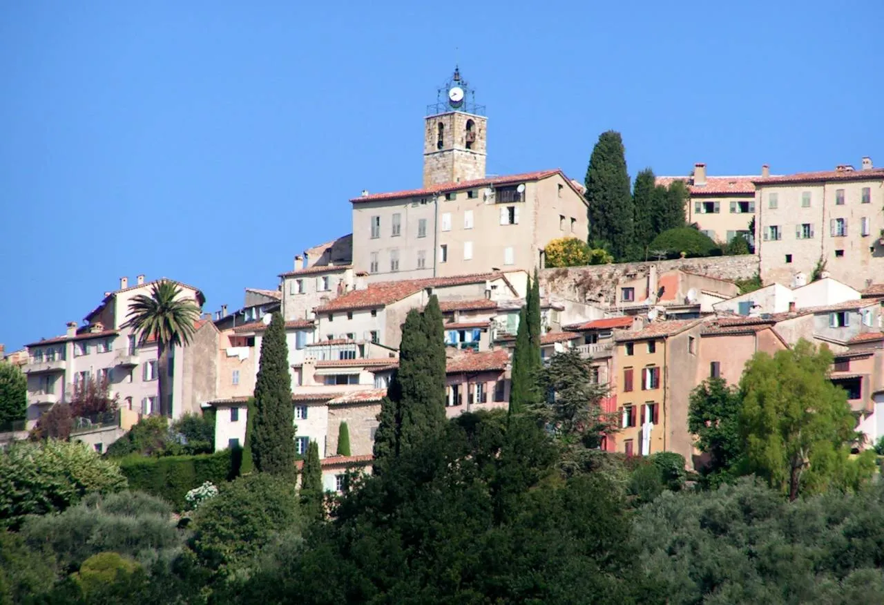 Photo showing: Châteauneuf-Grasse Village.