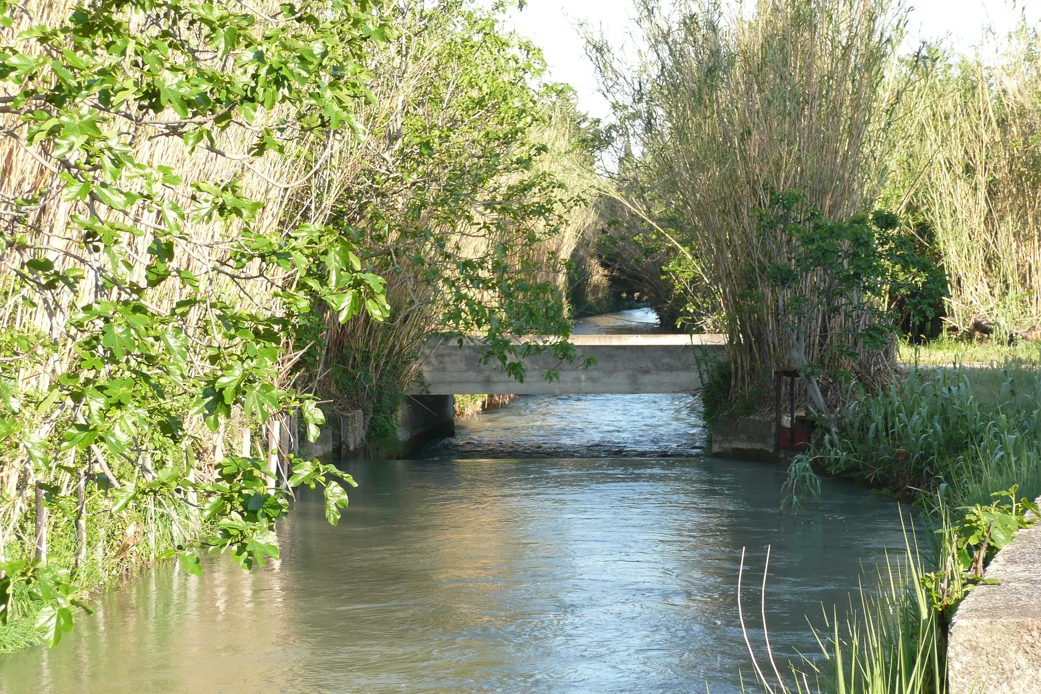 Photo showing: Canal d'eau près de Cheval-Blanc.