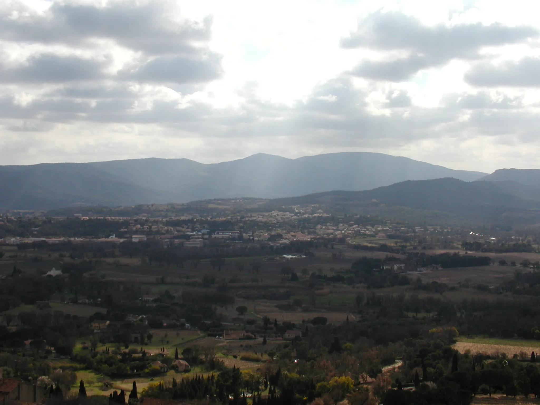 Photo showing: Cogolin seen from the castle of Grimaud