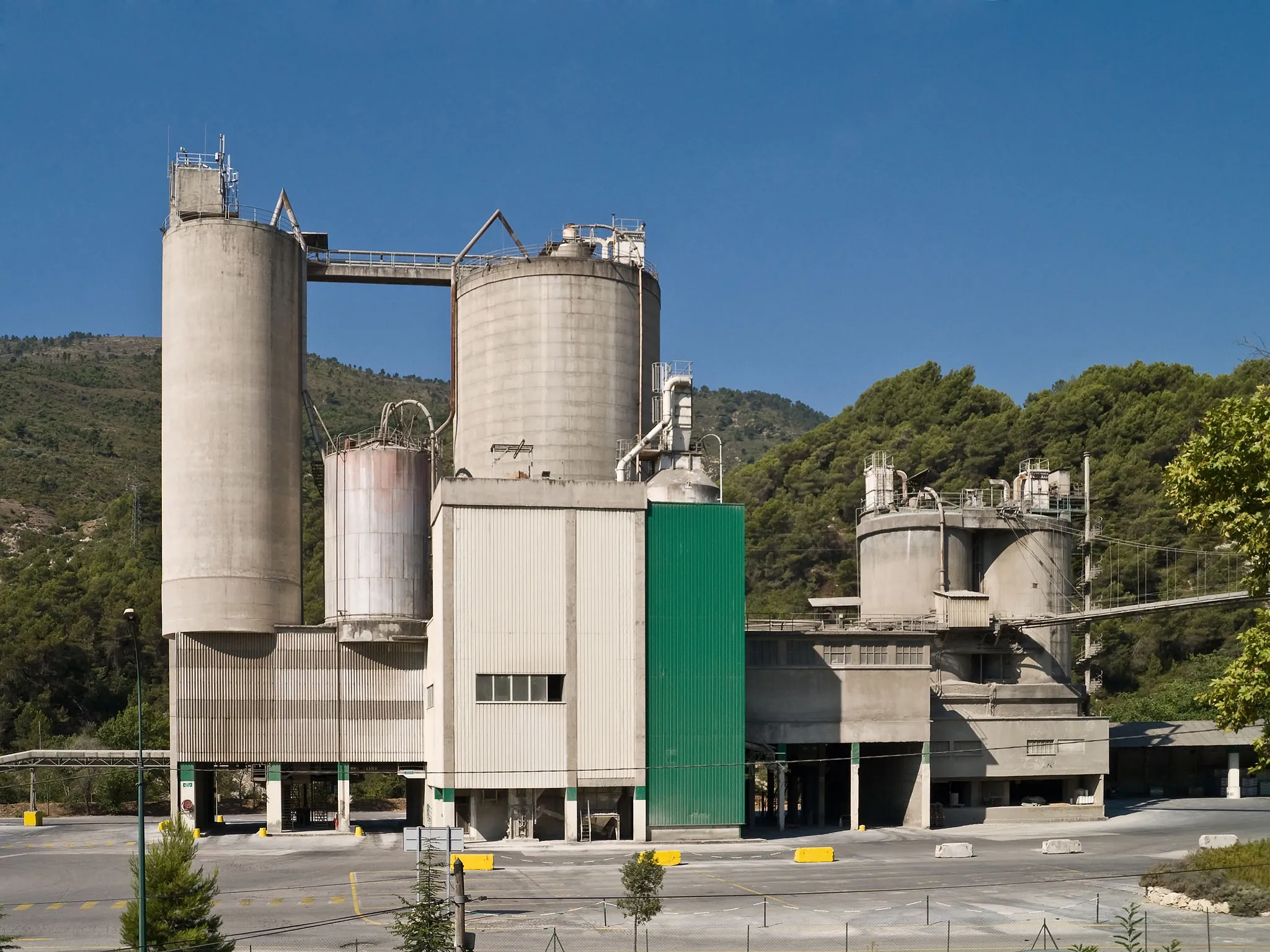 Photo showing: Lafarge cement plant in Contes (Alpes-Maritimes, France)