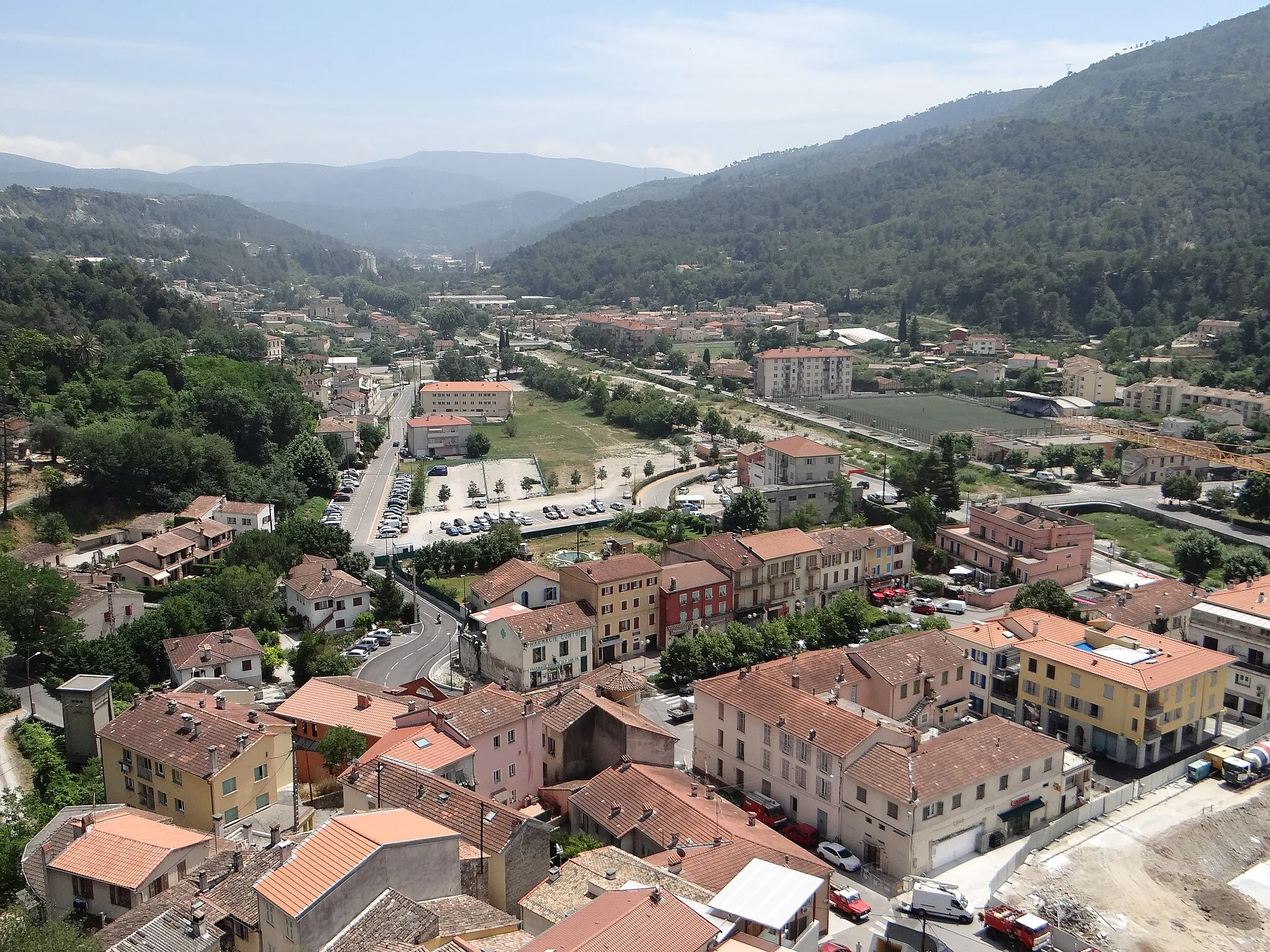 Photo showing: Contes (Alpes-Maritimes) - Vue du village se trouvant au pied du vieux village