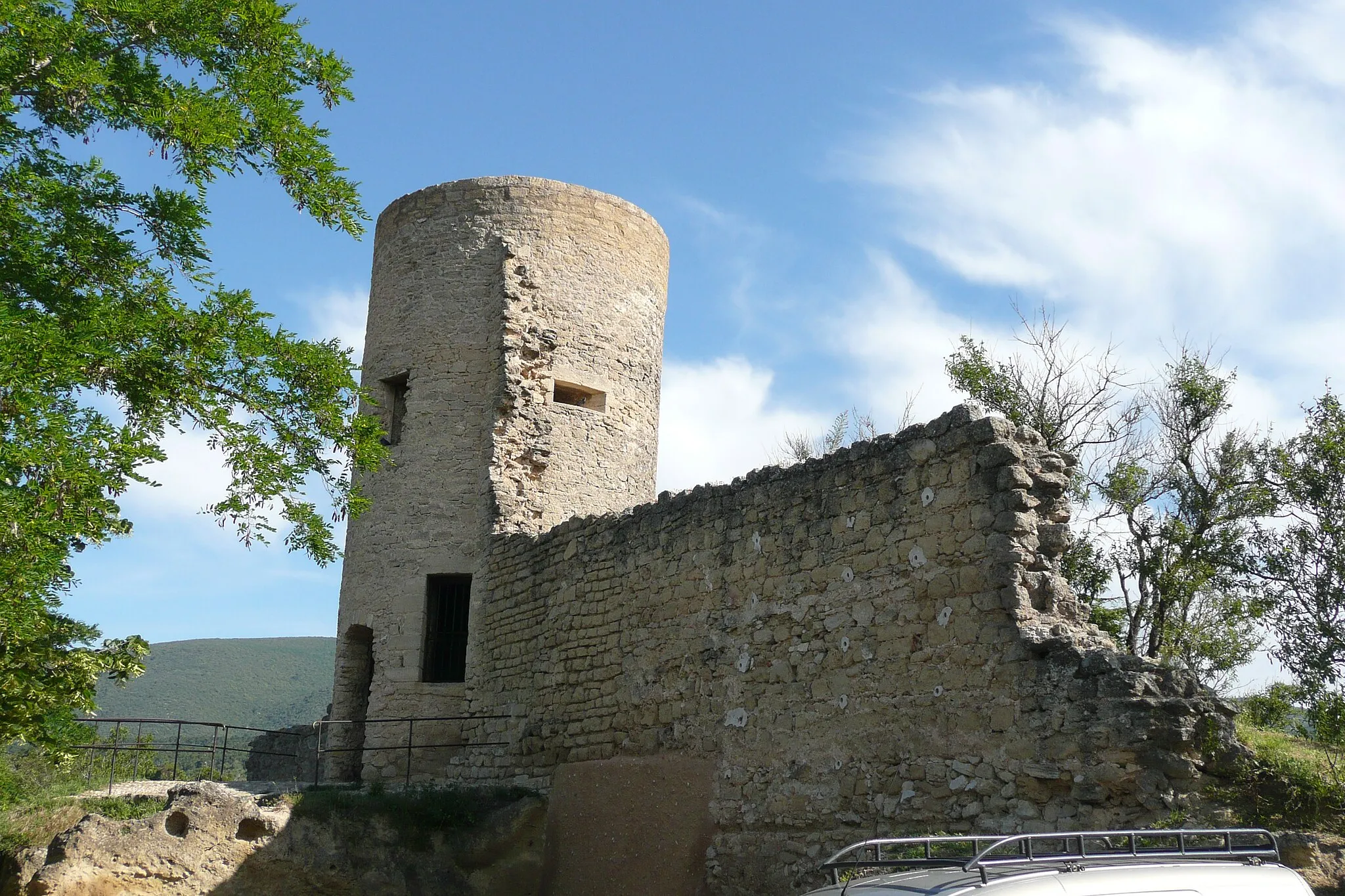 Photo showing: Tour Sus-Pous de Cucuron (Vaucluse, France).