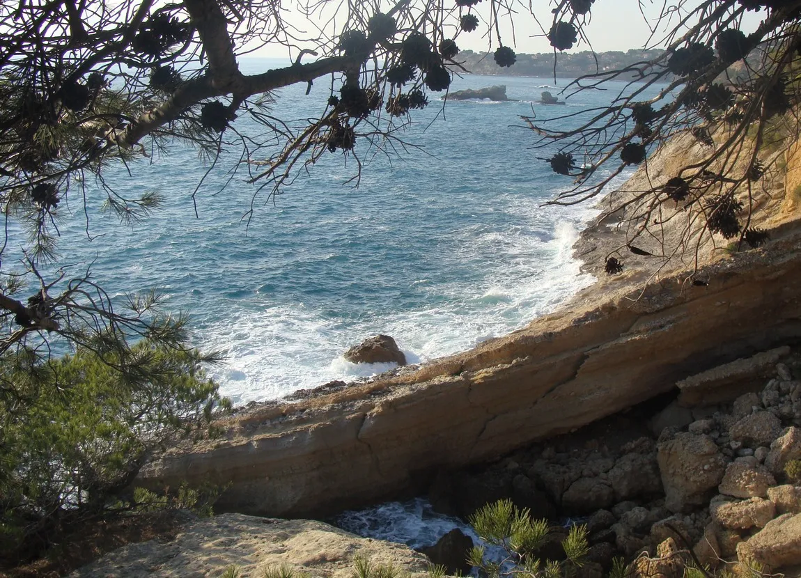 Photo showing: La calanque de l'Escalayole, sur la Côté bleue, commune d'Ensuès-la-Redonne