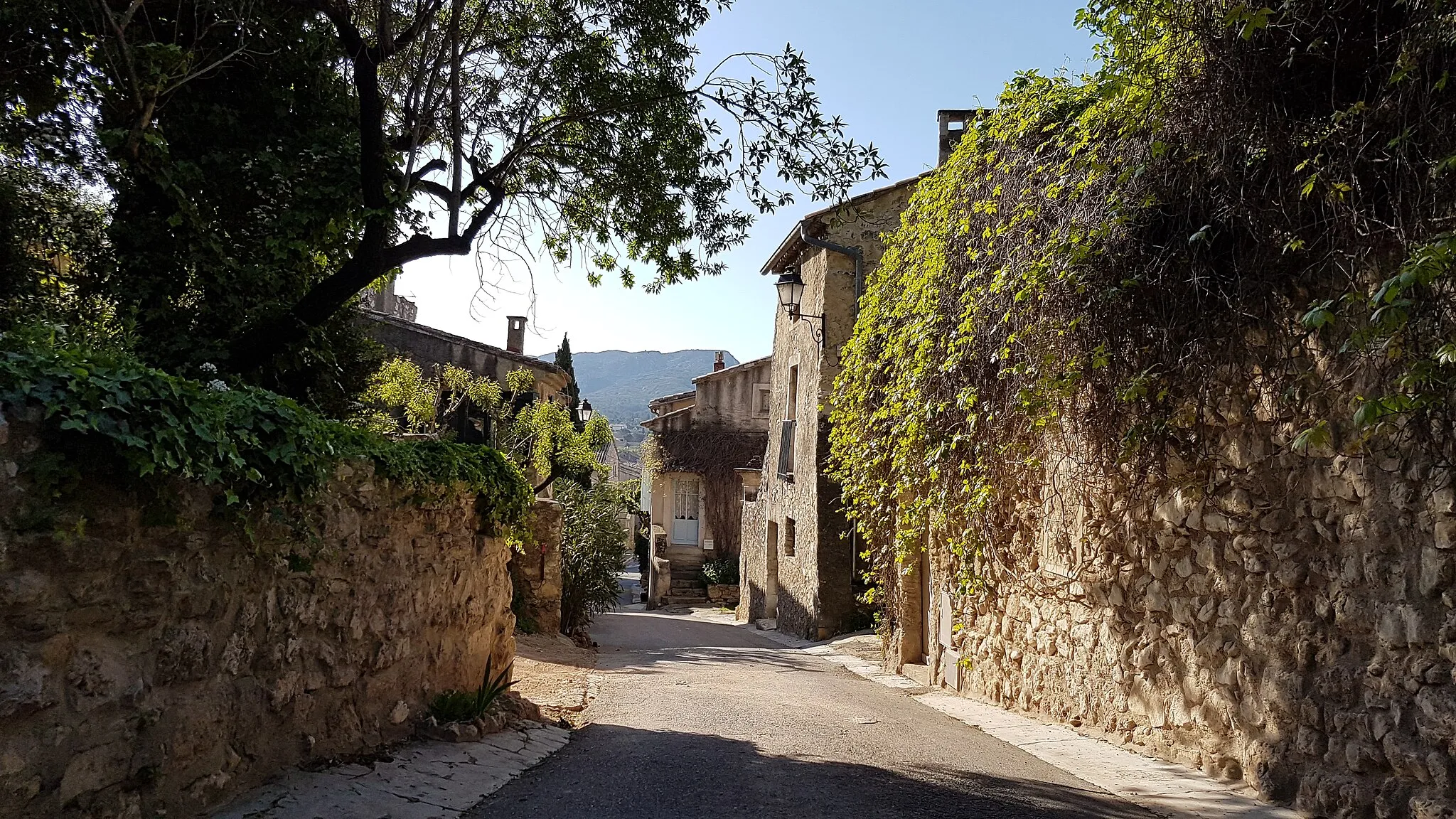 Photo showing: Le village d'Eygalières au pied des Alpilles (Bouches-du-Rhône)