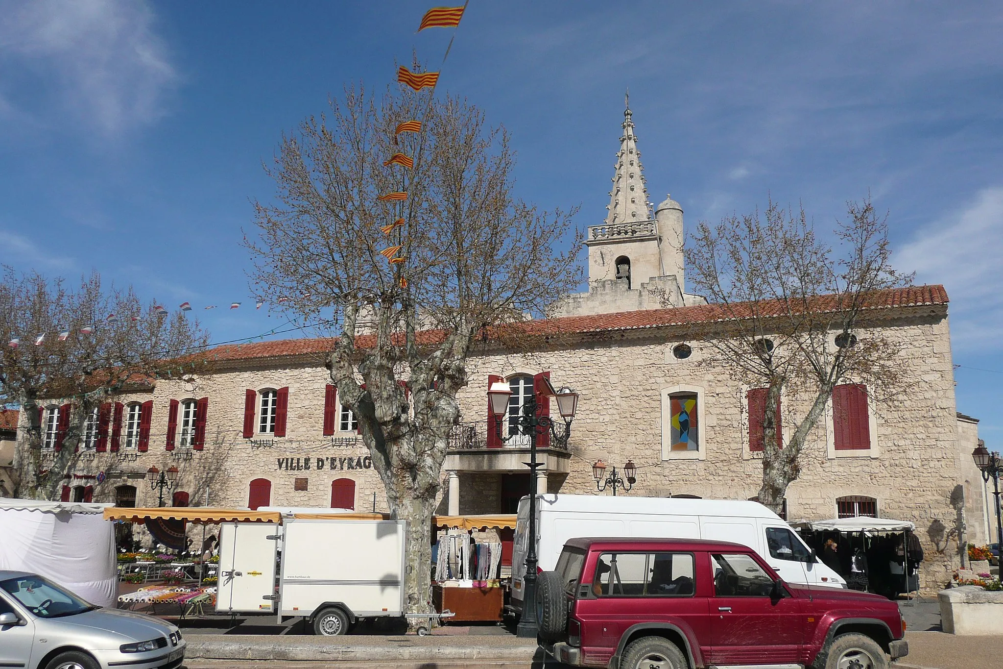 Photo showing: Place à Eyragues.