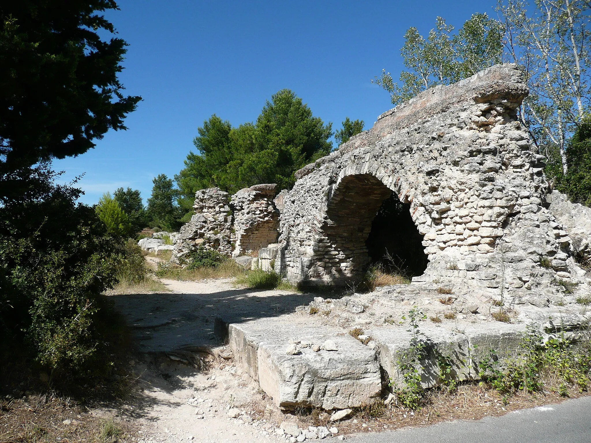 Photo showing: Barbegal aqueduct