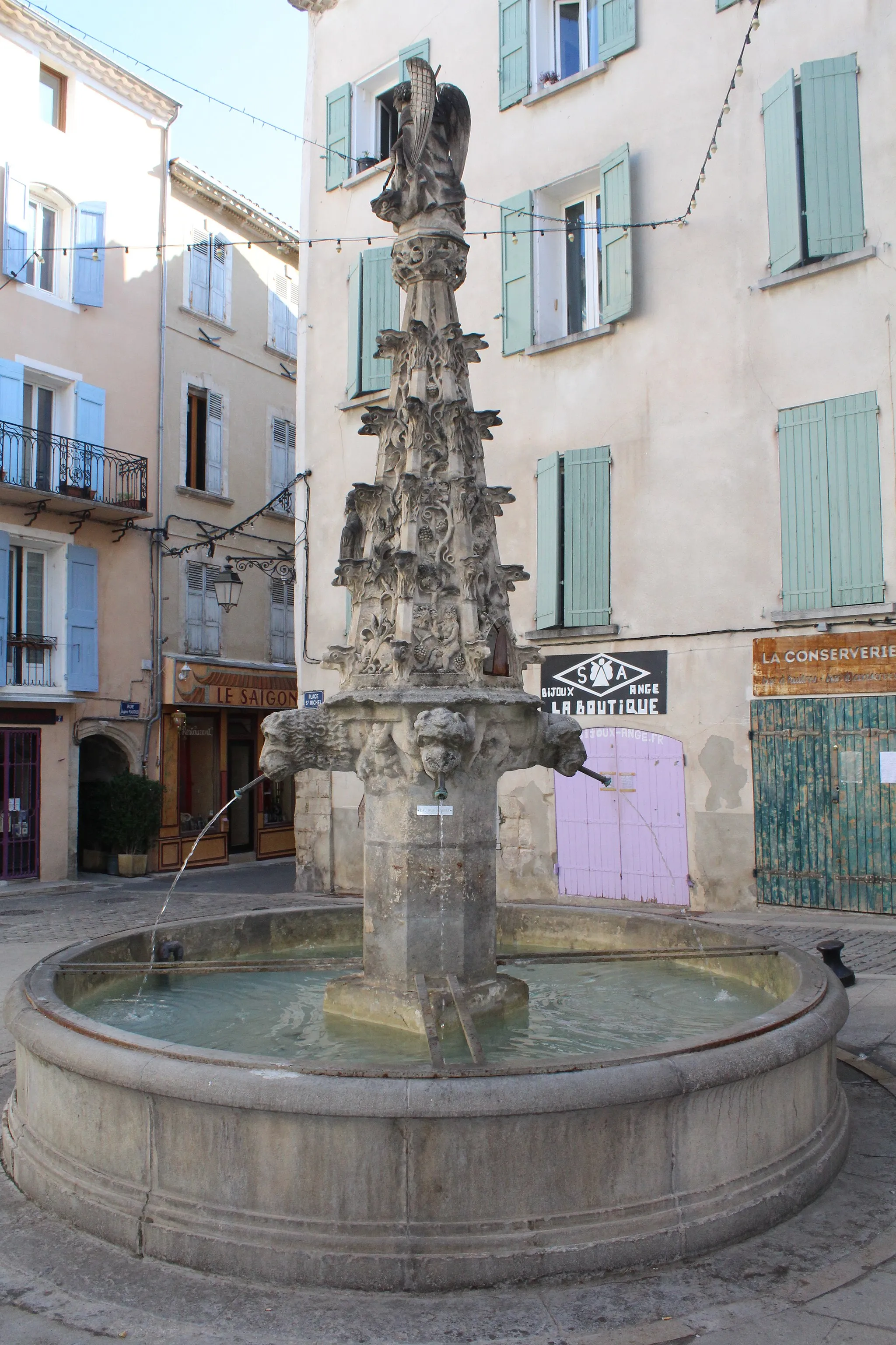 Photo showing: Fontaine Saint-Michel de Forcalquier.