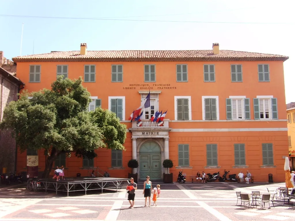 Photo showing: Fréjus (83-fr) Townhall