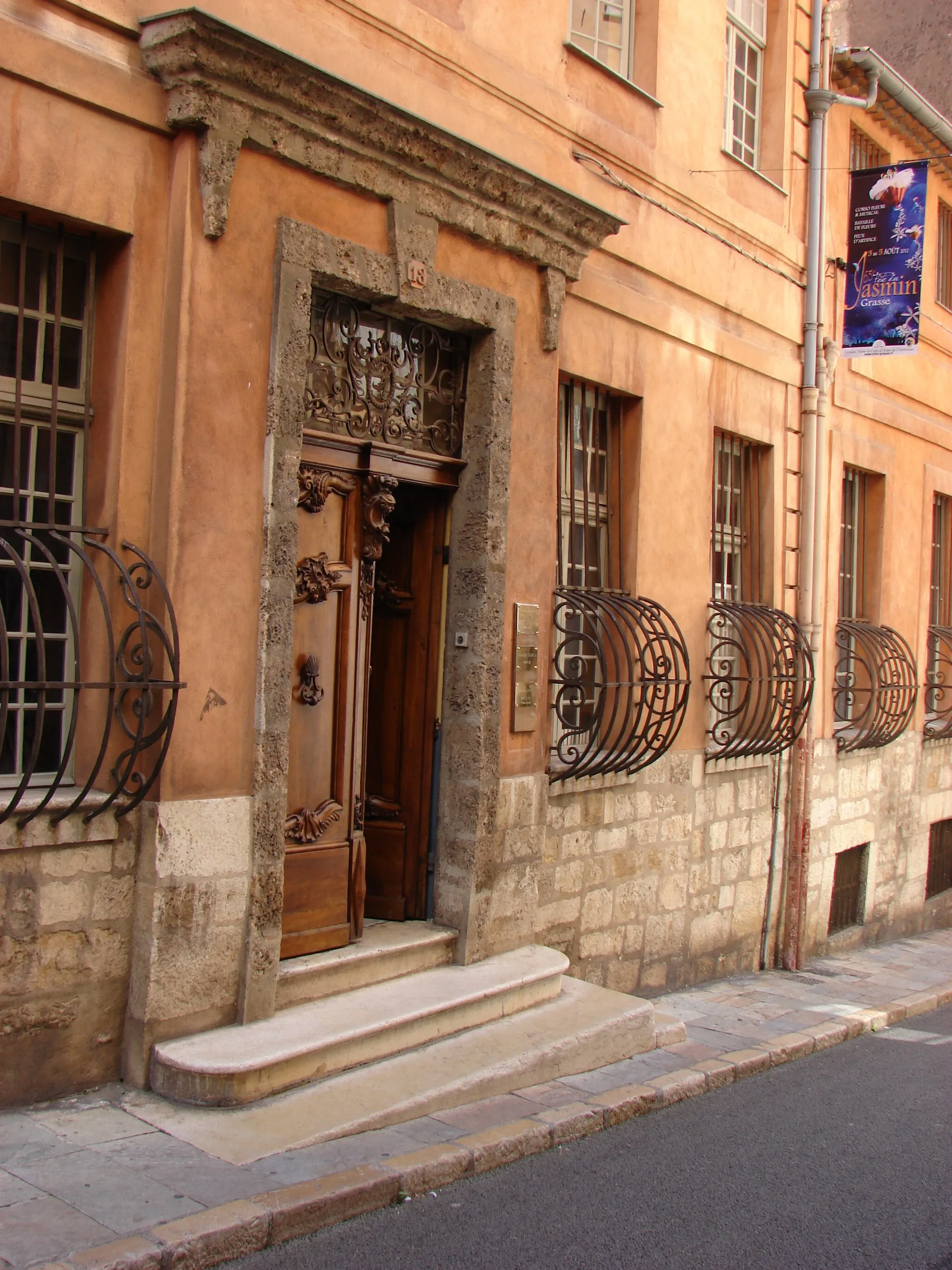 Photo showing: Entrée de l’Hôtel Court de Fontmichel