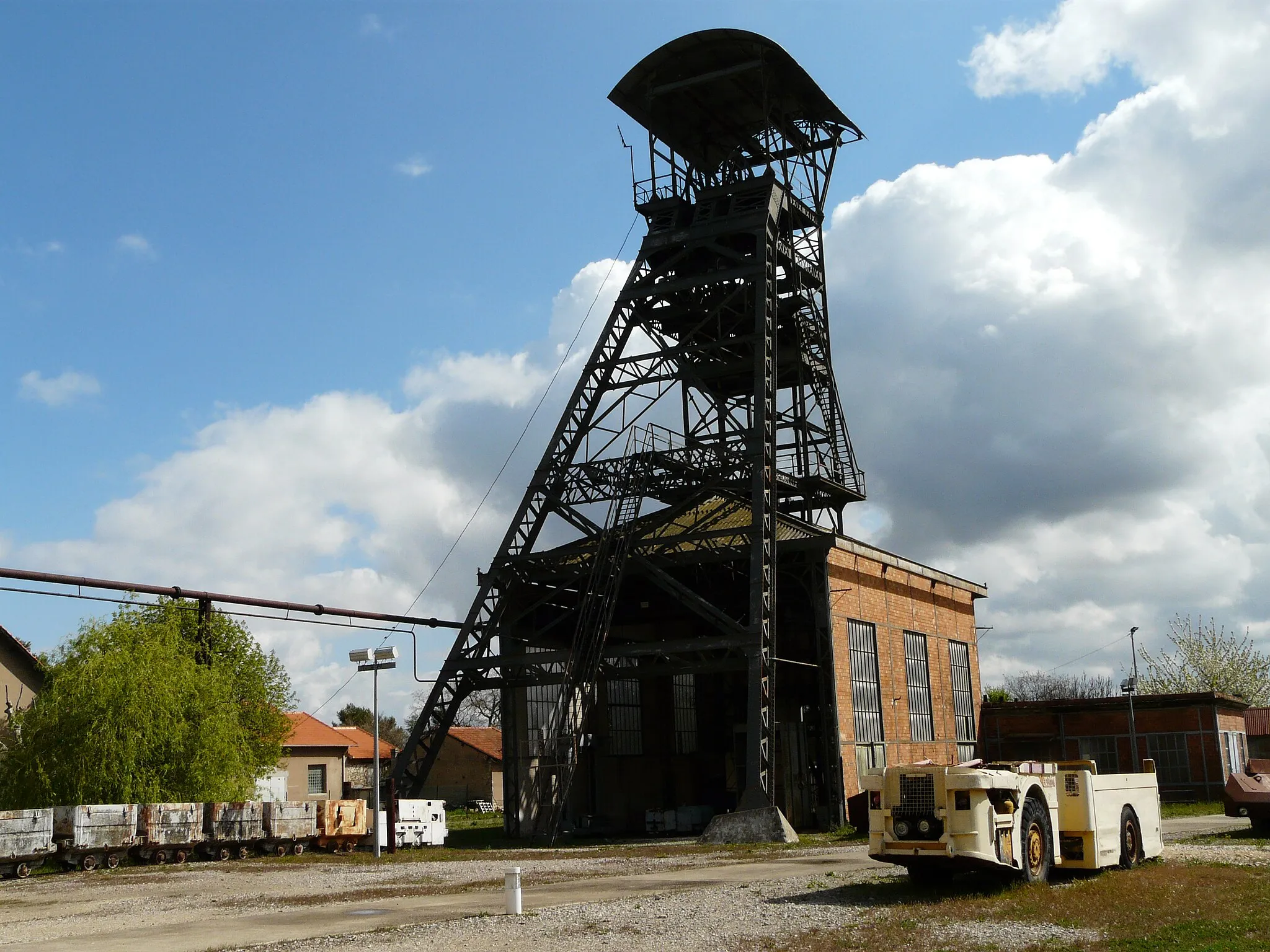 Photo showing: Chevalement du puits de mine Hély d'Oissel à Gréasque