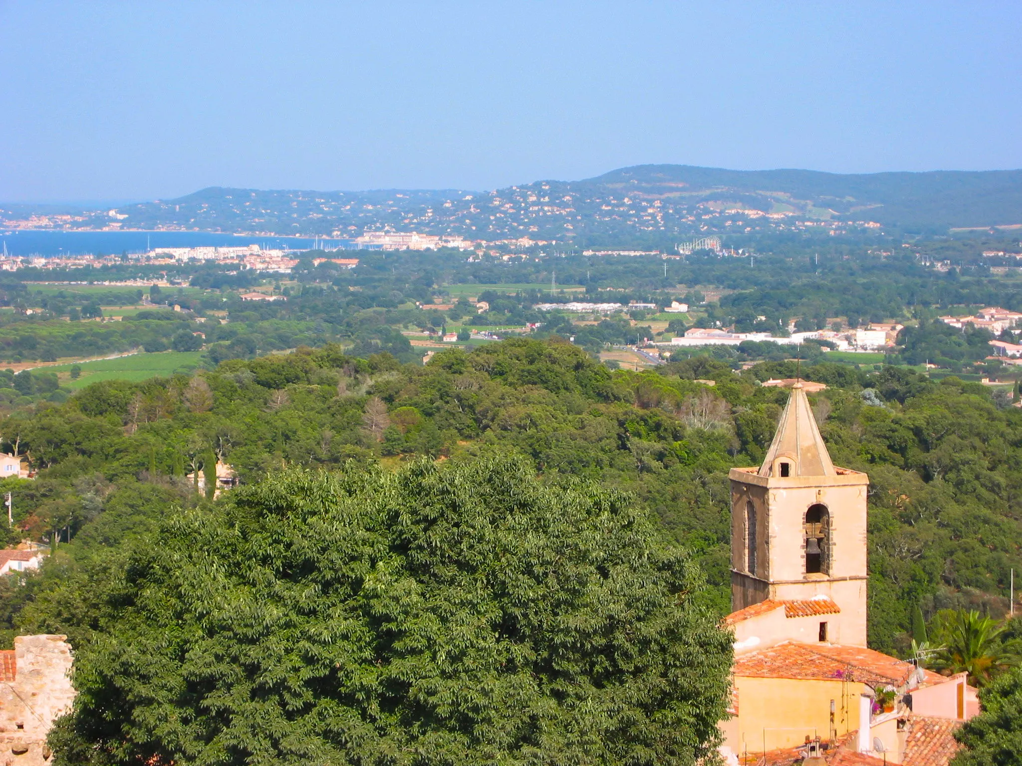 Photo showing: The bell tower and the Saint-Tropez's bay, Grimaud, Var, France