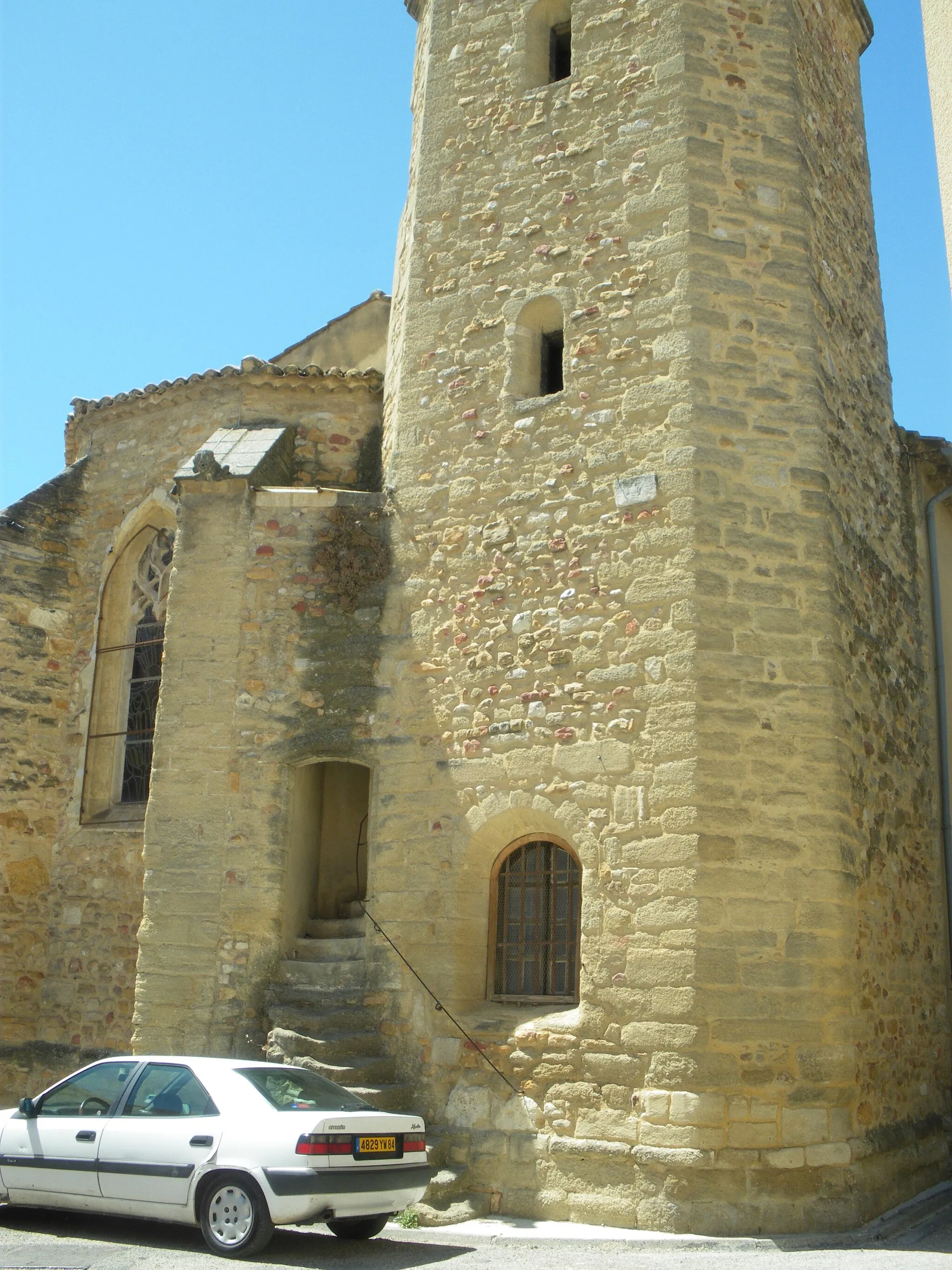 Photo showing: arrière de l'église de Jonquières, Vaucluse, France