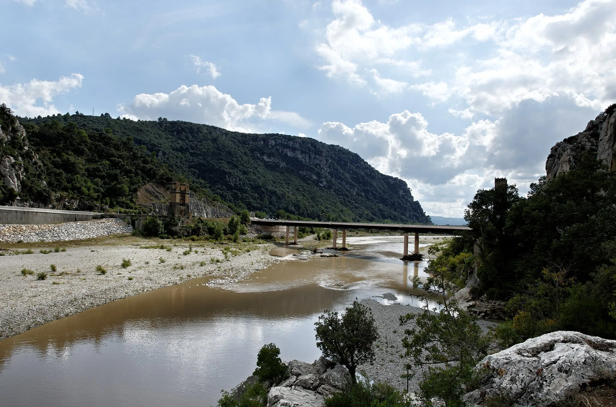 Photo showing: The bridge of Mirabeau, Vaucluse (France)
