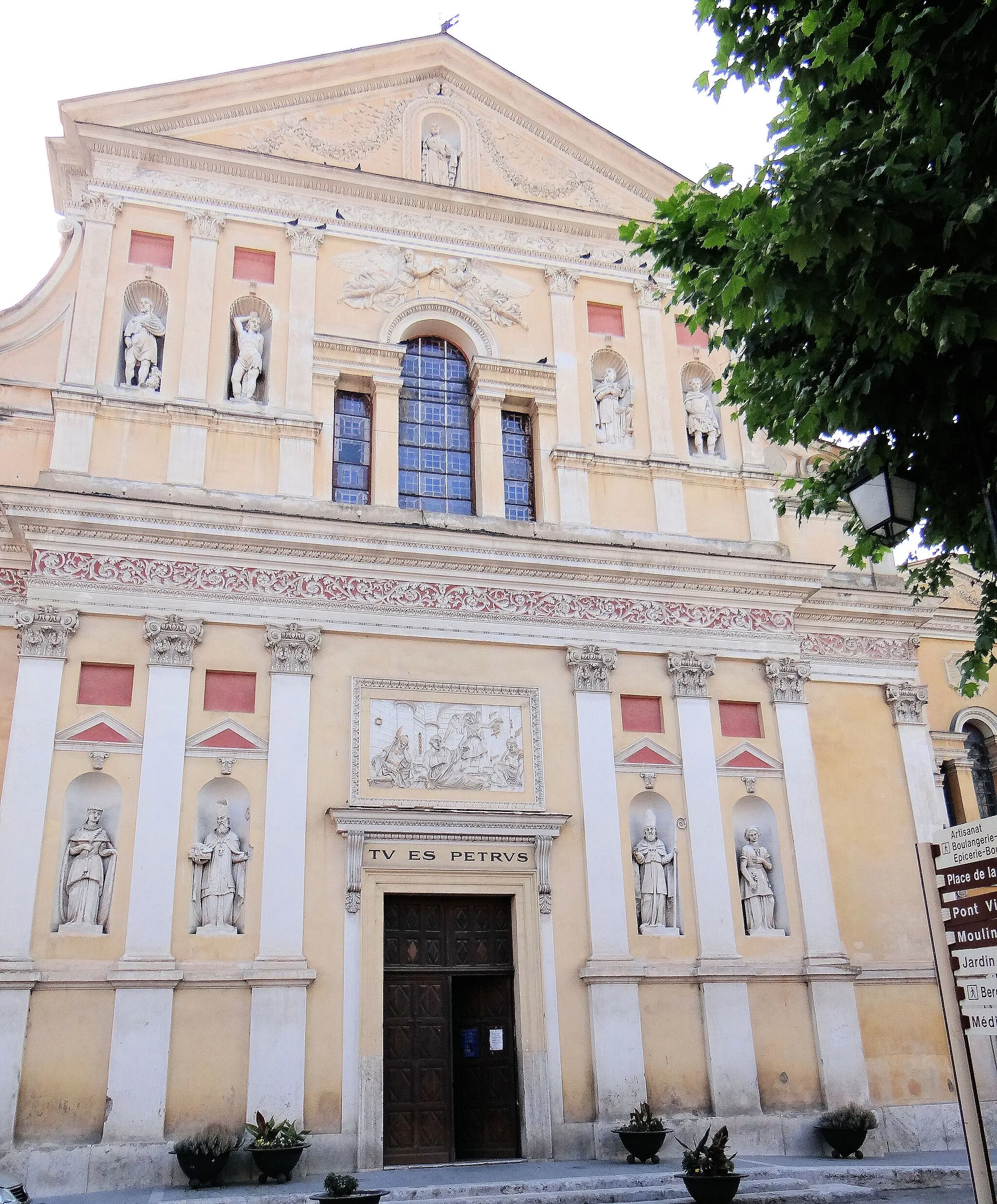 Photo showing: L'Escarène - Église Saint-Pierre-ès-Liens - Façade