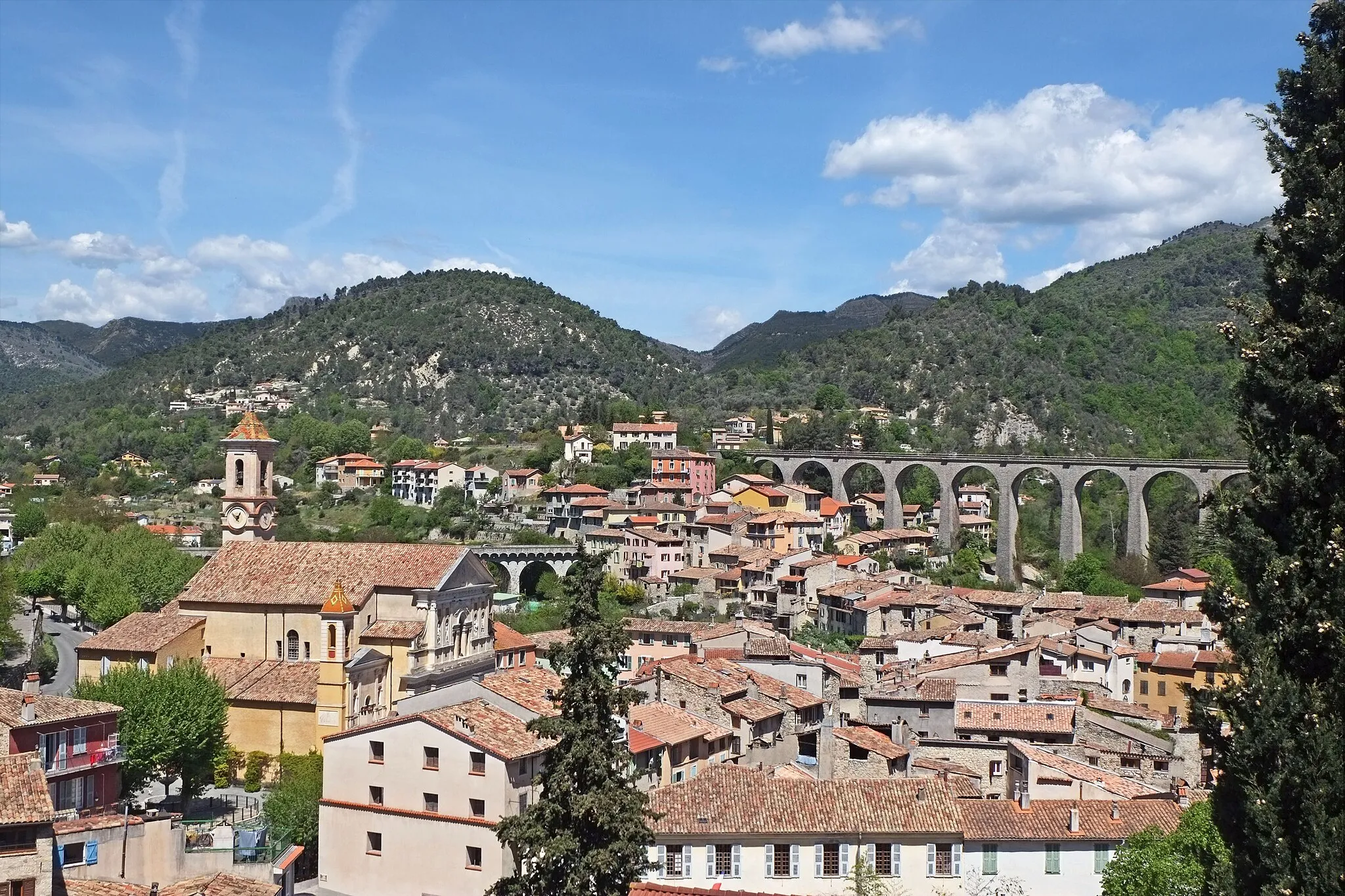 Photo showing: Vue du village de L’Escarène depuis la maison de retraite.