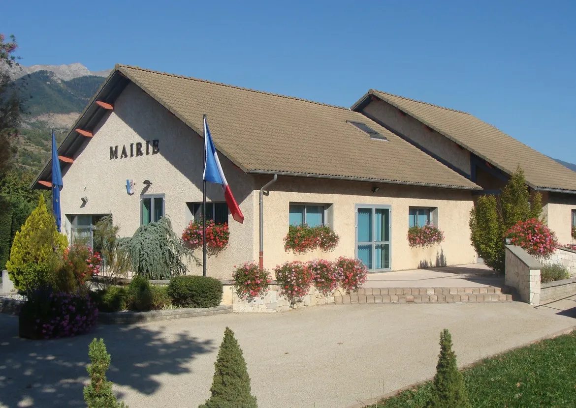Photo showing: La toute récente mairie de la commune de la Bâtie-Neuve (Hautes-Alpes).