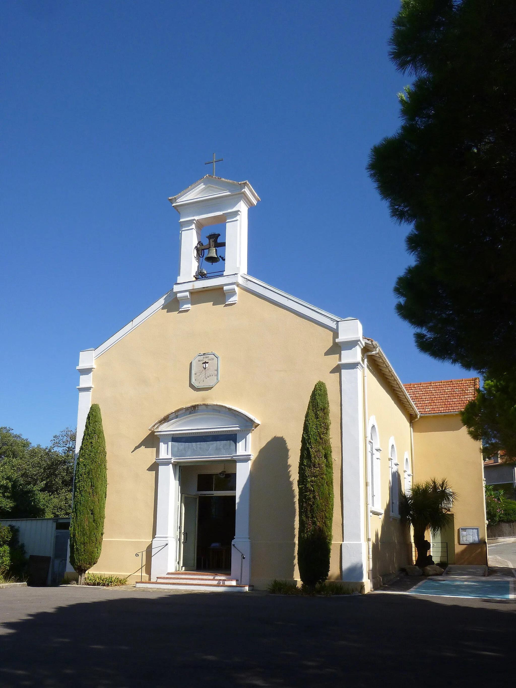 Photo showing: Portail de l'Église (La Croix-Valmer)