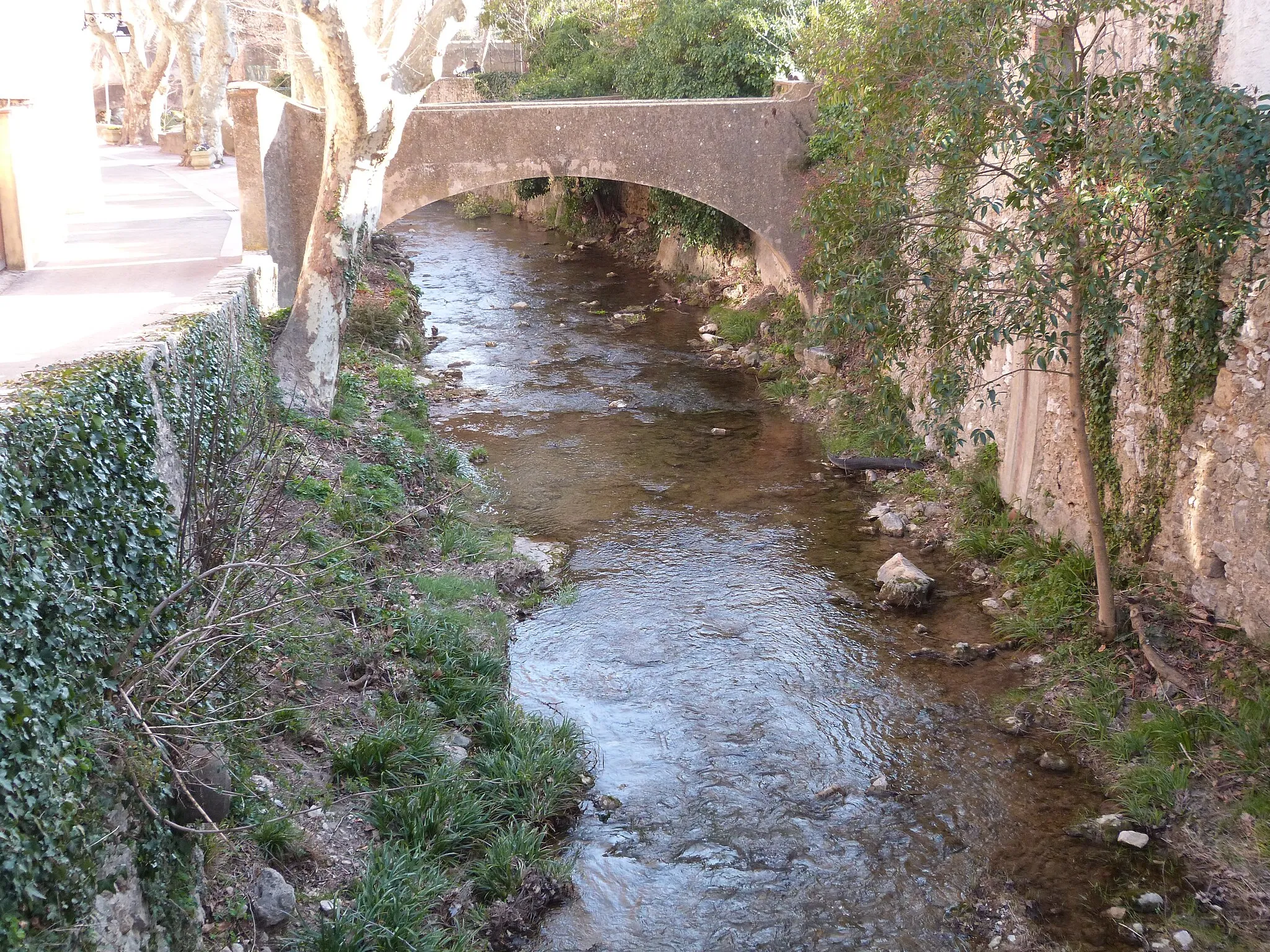 Photo showing: Rivière de l'Issole au mois de février, à Roquebrussanne.