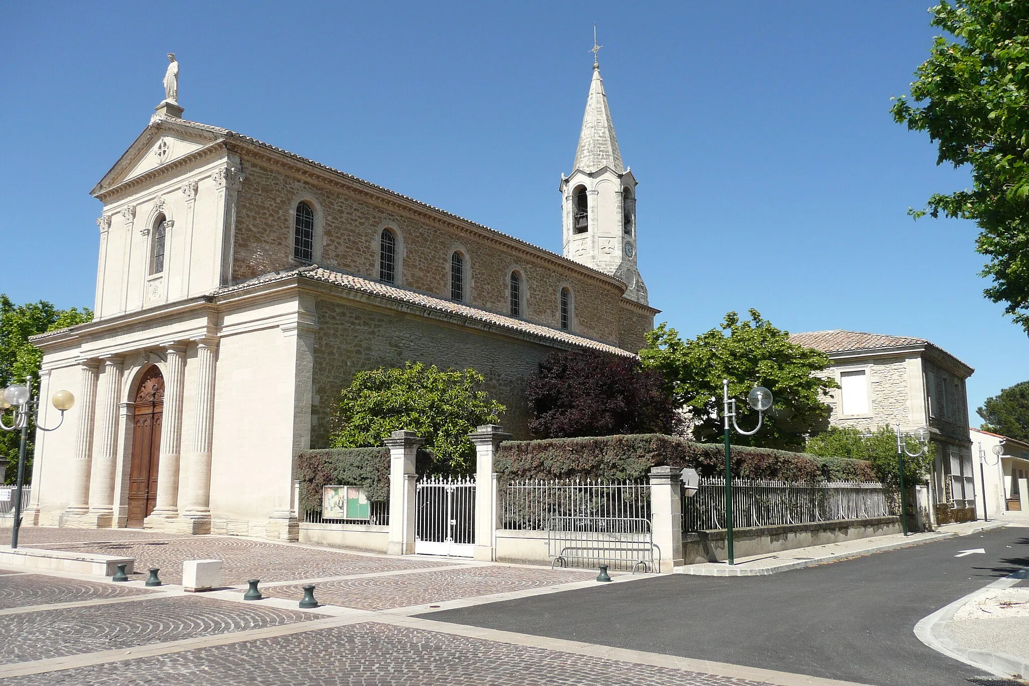 Photo showing: Eglise à Le Pontet (Vaucluse).