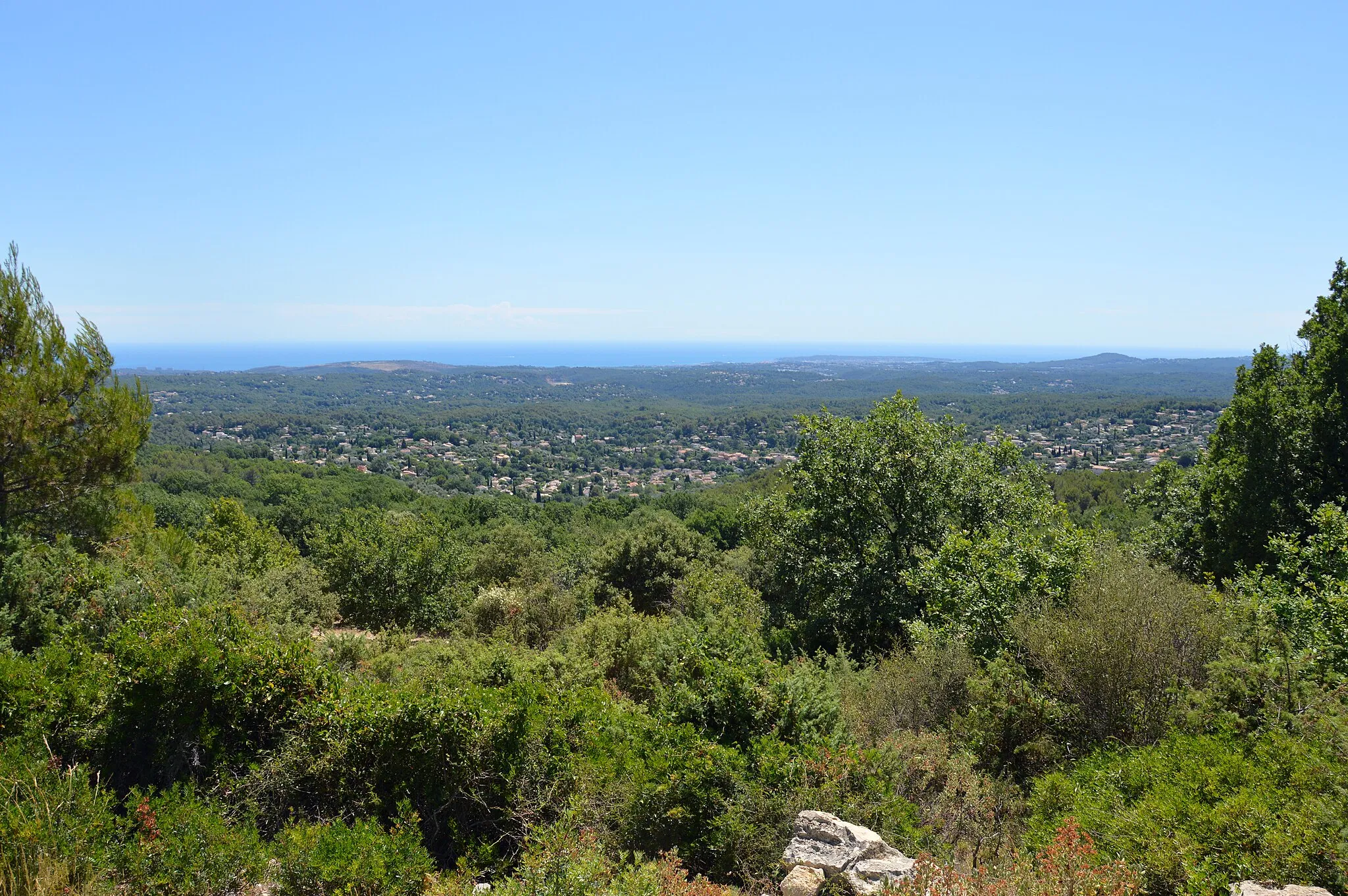 Photo showing: View towards Antibes from Camp Romain