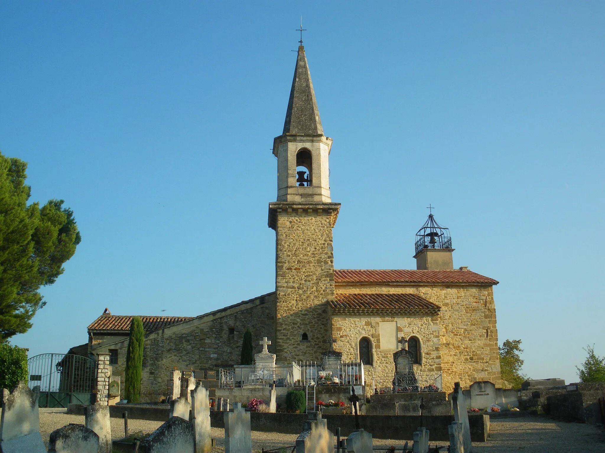 Photo showing: Loriol du Comtat church (Vaucluse, France), view from the cemetery