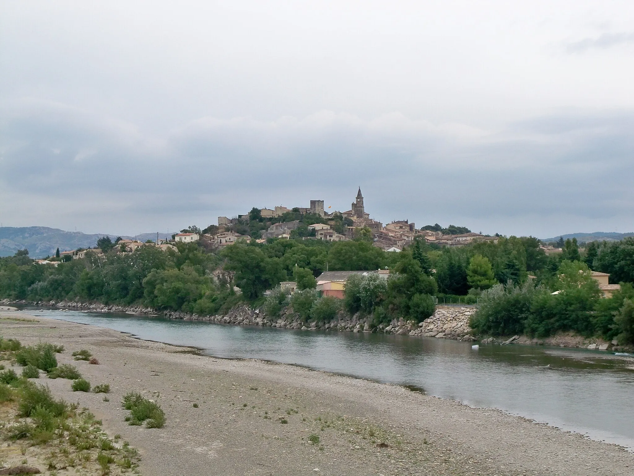 Photo showing: vue générale de Mallemort, Bouches-du-Rhône, France