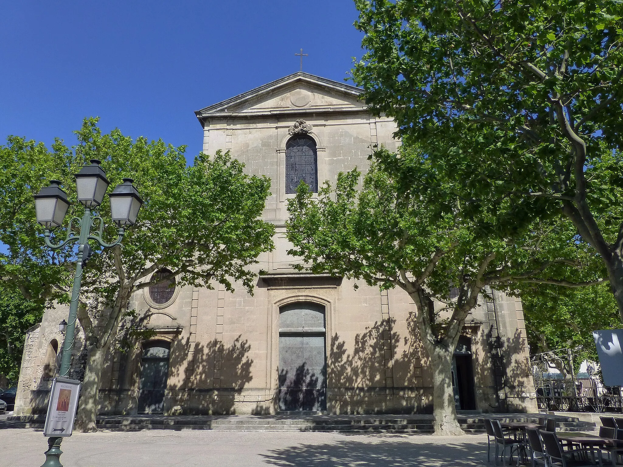 Photo showing: Maussane-les-Alpilles : église Sainte-Croix