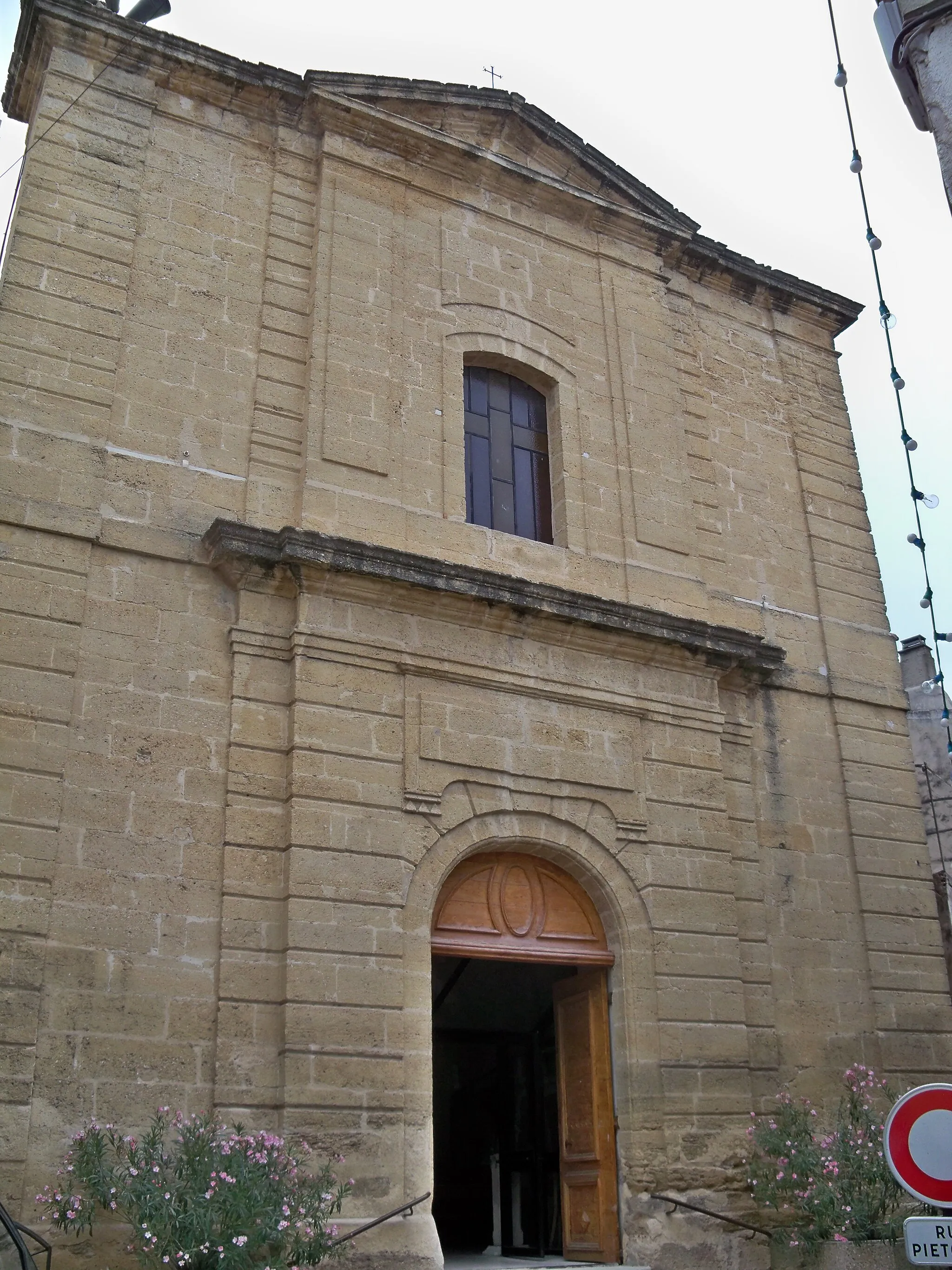 Photo showing: Facade de l'église de Mérindol, Vaucluse, France