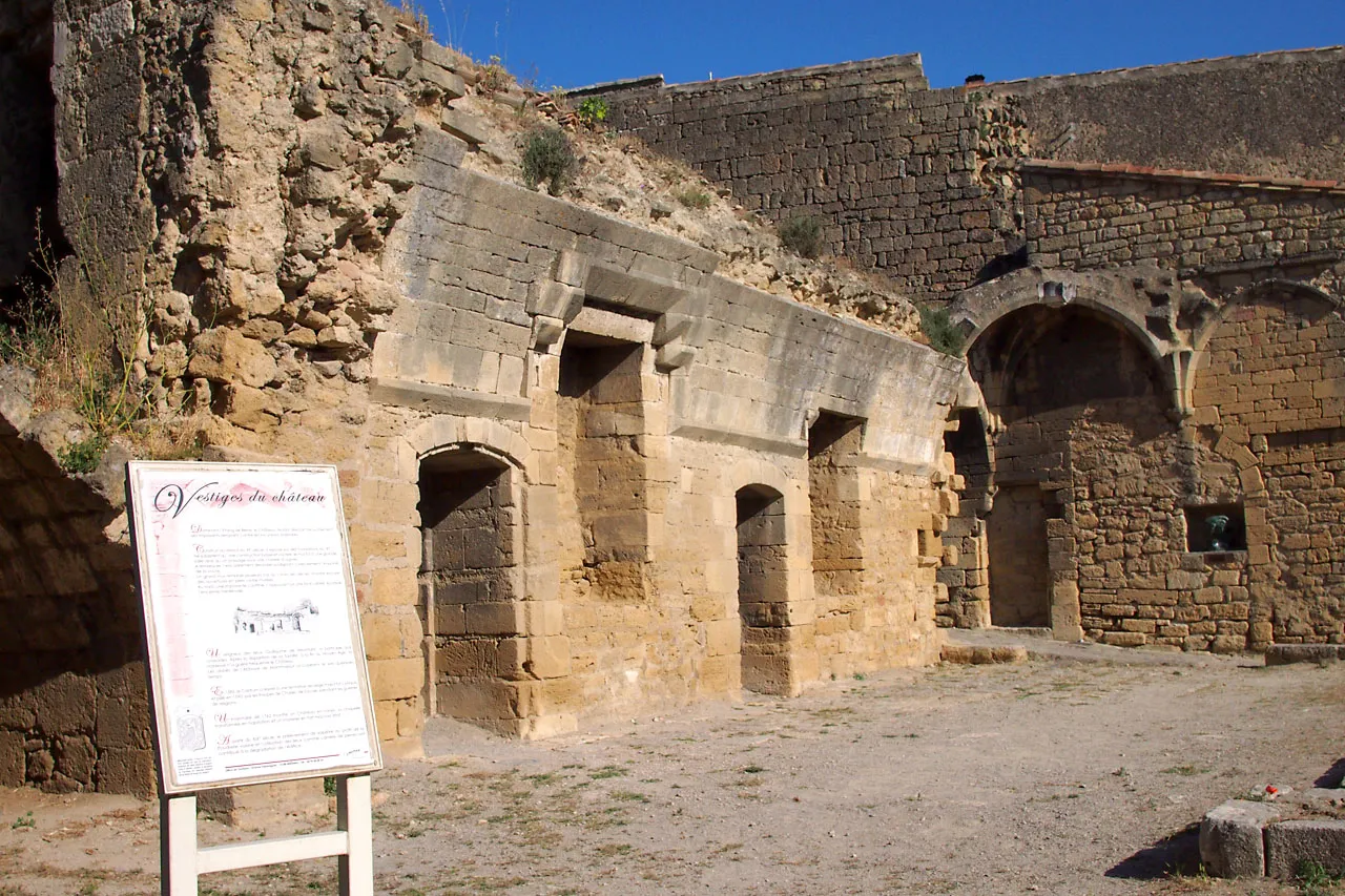 Photo showing: Miramas le Vieux Vestiges du chateau