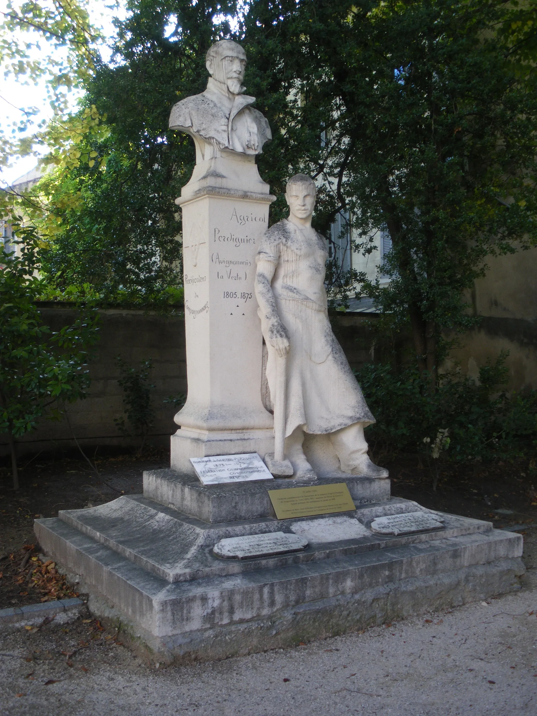 Photo showing: Statue d'Agricol Perdiguier, Square Agricol à Avignon, Vaucluse, France
