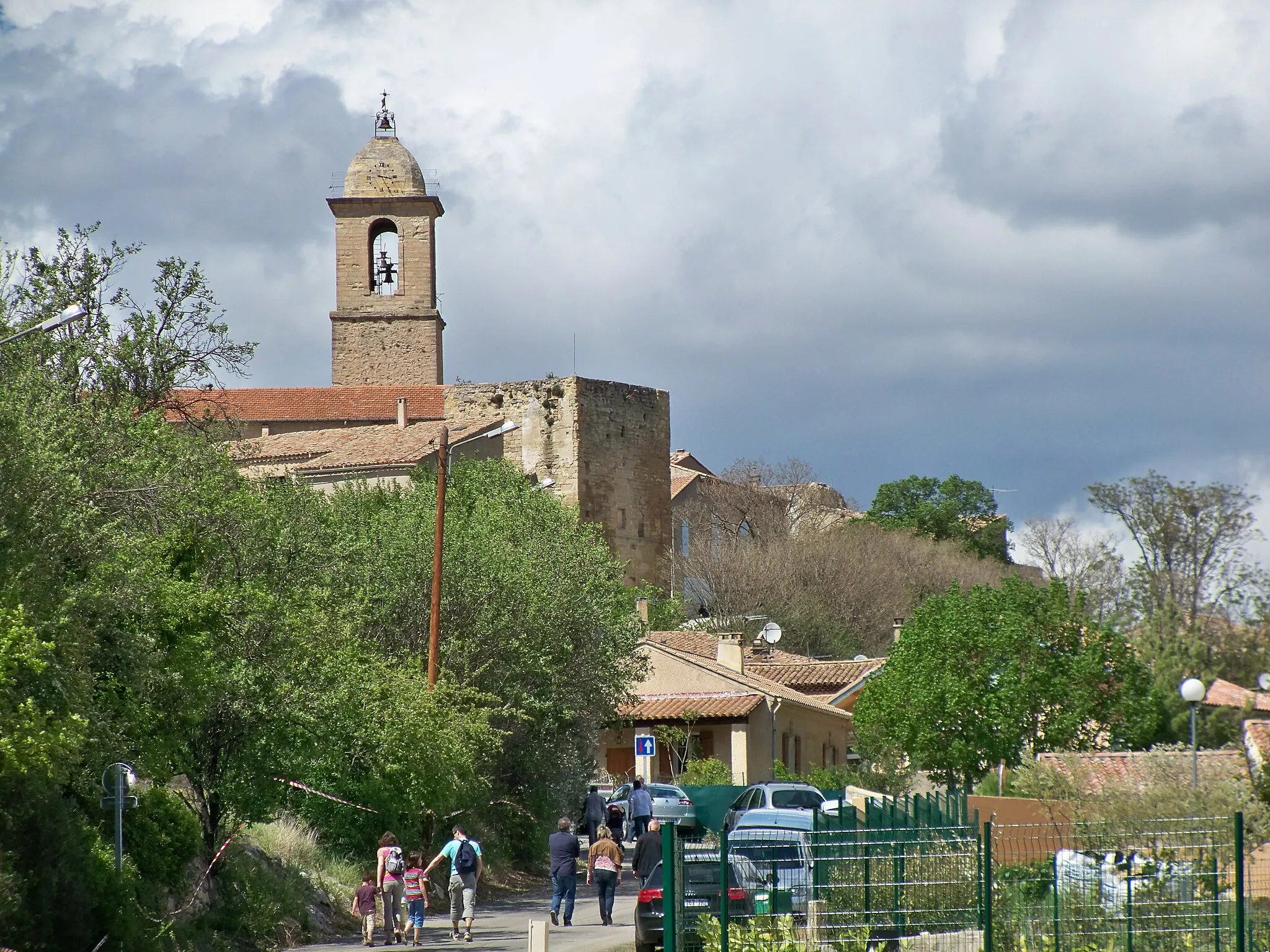 Photo showing: vue sur le village de Mormoiron (84)