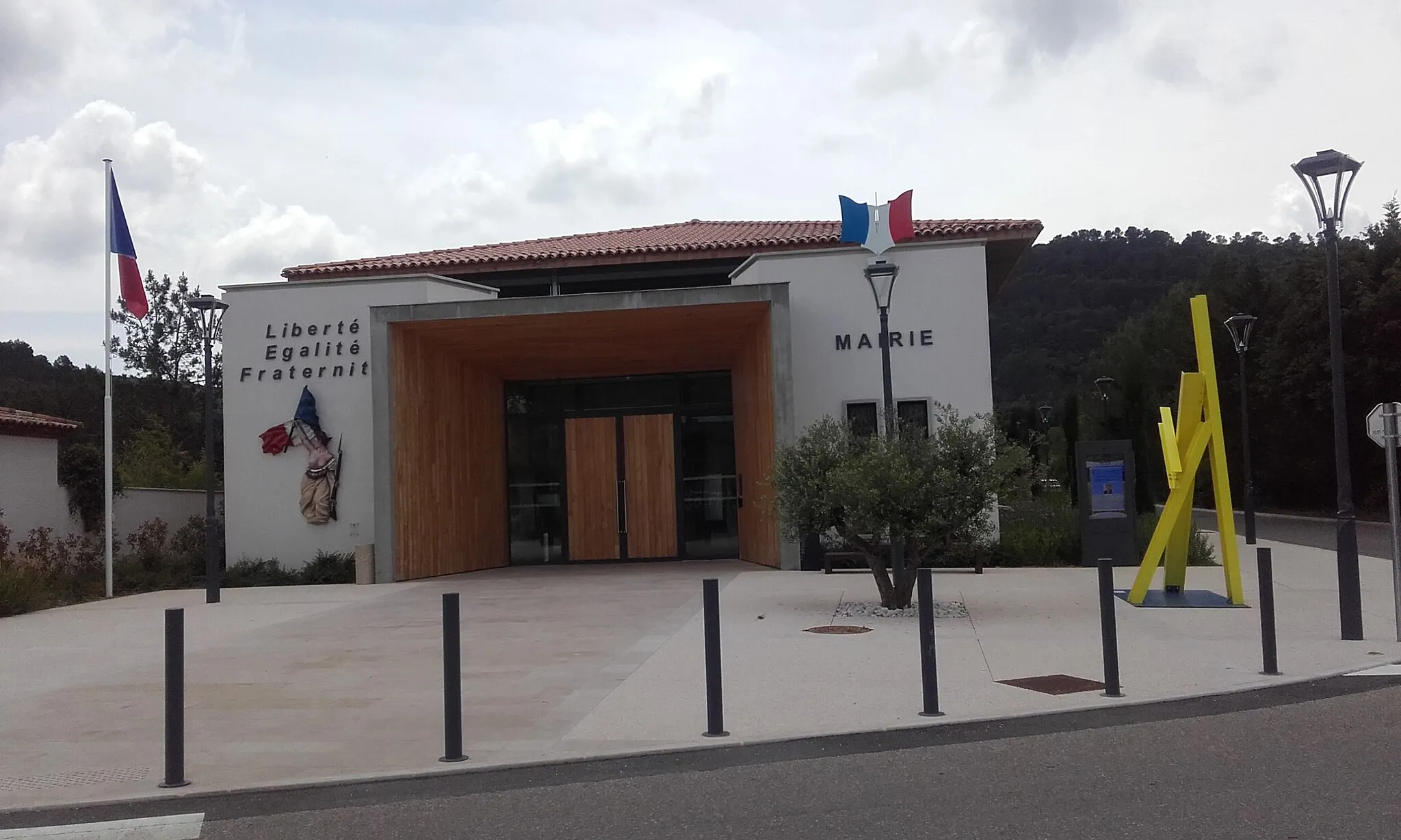 Photo showing: Var, Néoules, mairie.