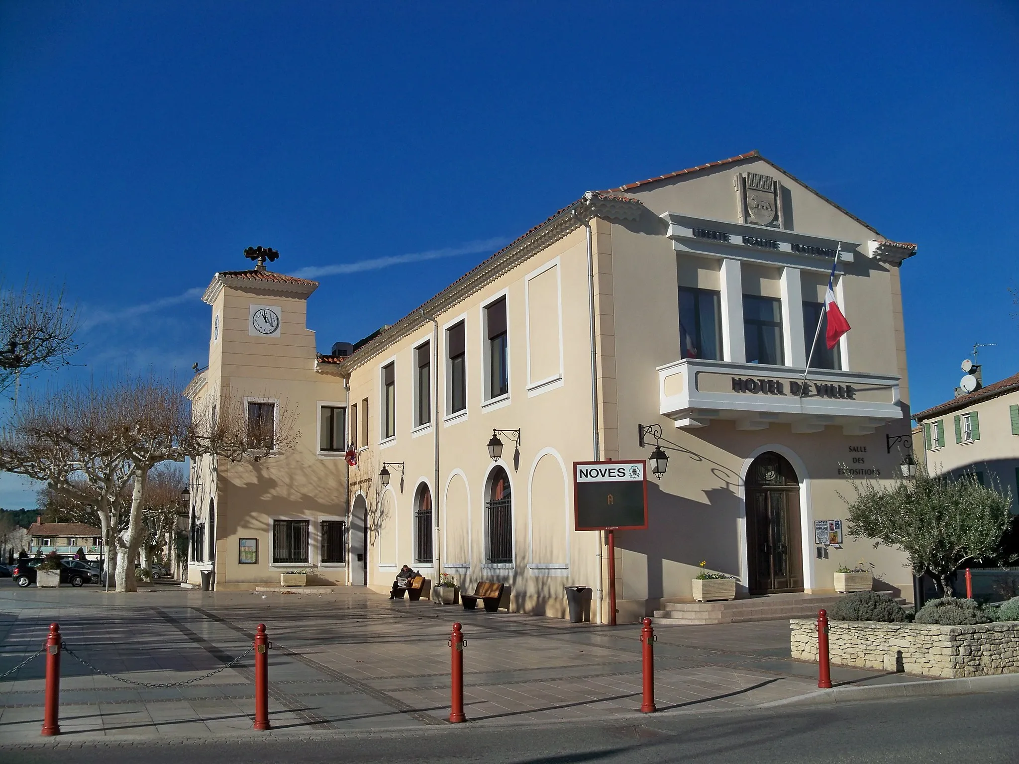 Photo showing: Mairie de Noves (13)