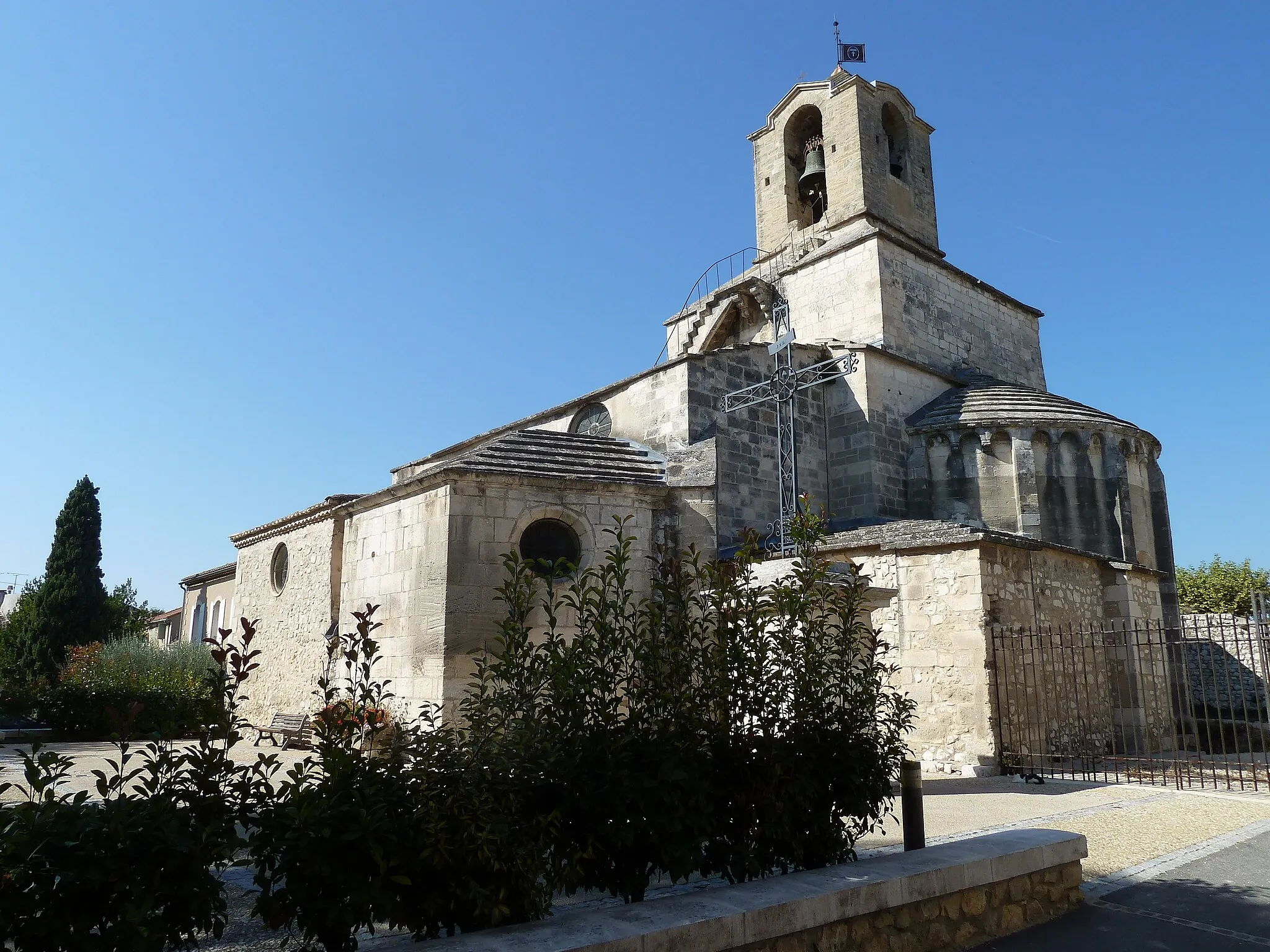 Photo showing: Noves - Église de Saint Beaudile, nef romane du Xème et XII ème siècle, Chapelles du XVème et XXème siècle