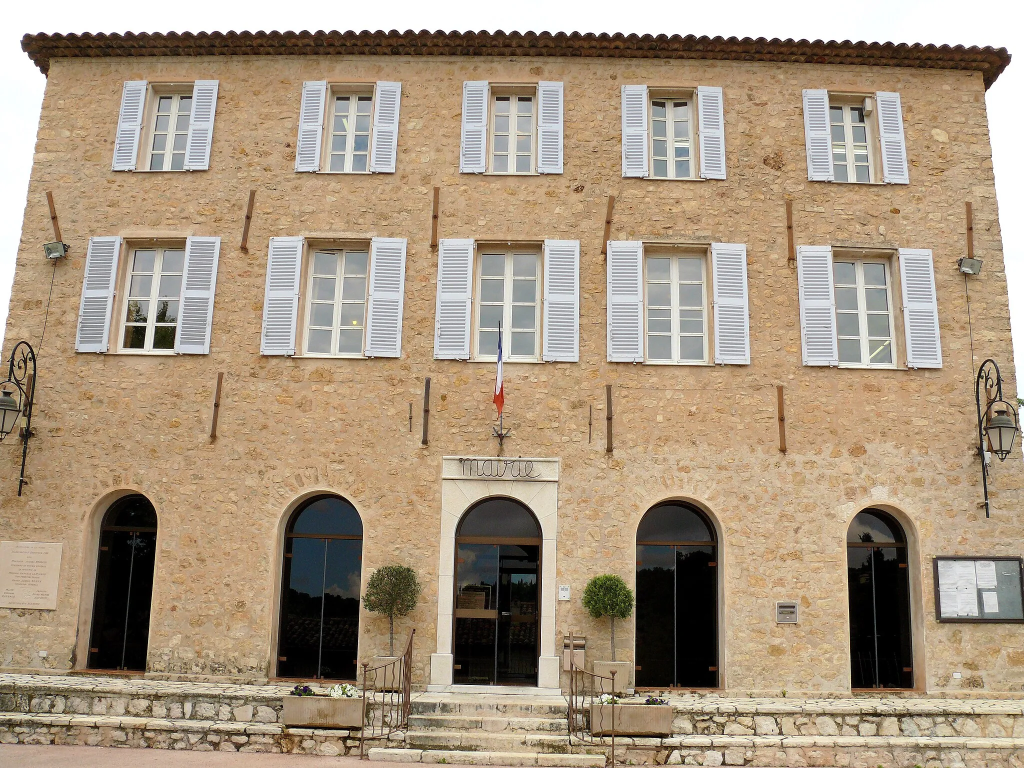 Photo showing: Opio - Mairie