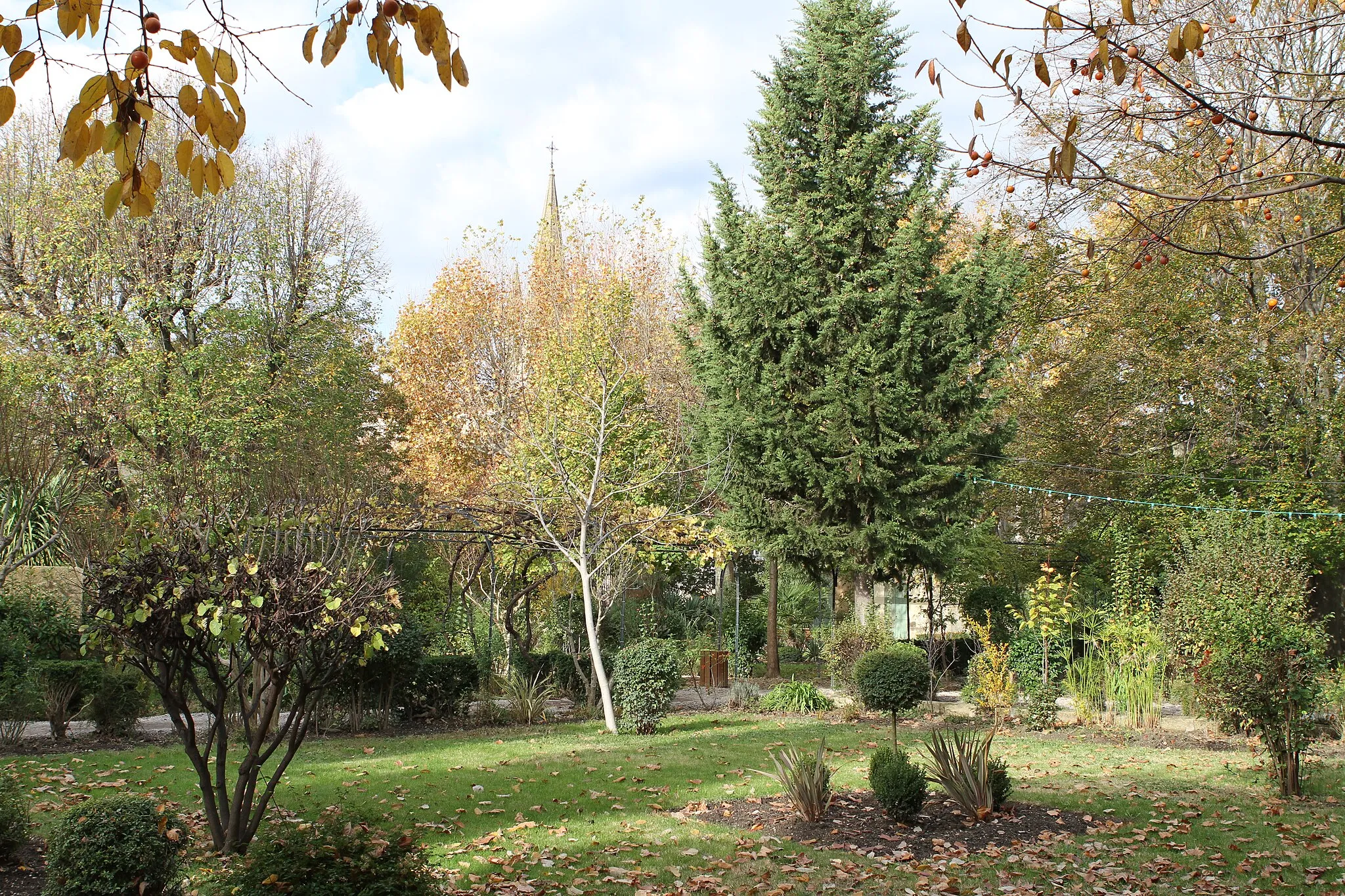 Photo showing: The park Maureau at Pélissanne (Bouches-du-Rhône, France)