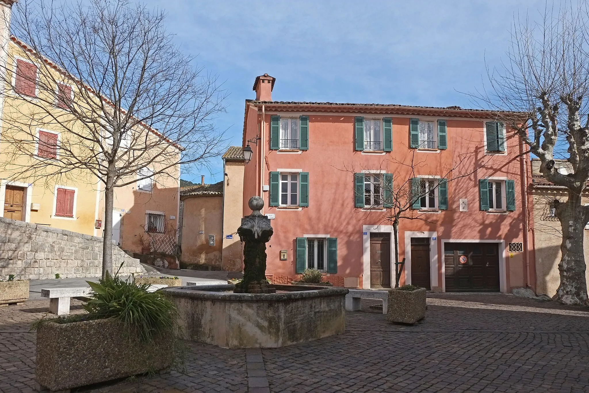 Photo showing: La place Gervais Court de Peymeinade