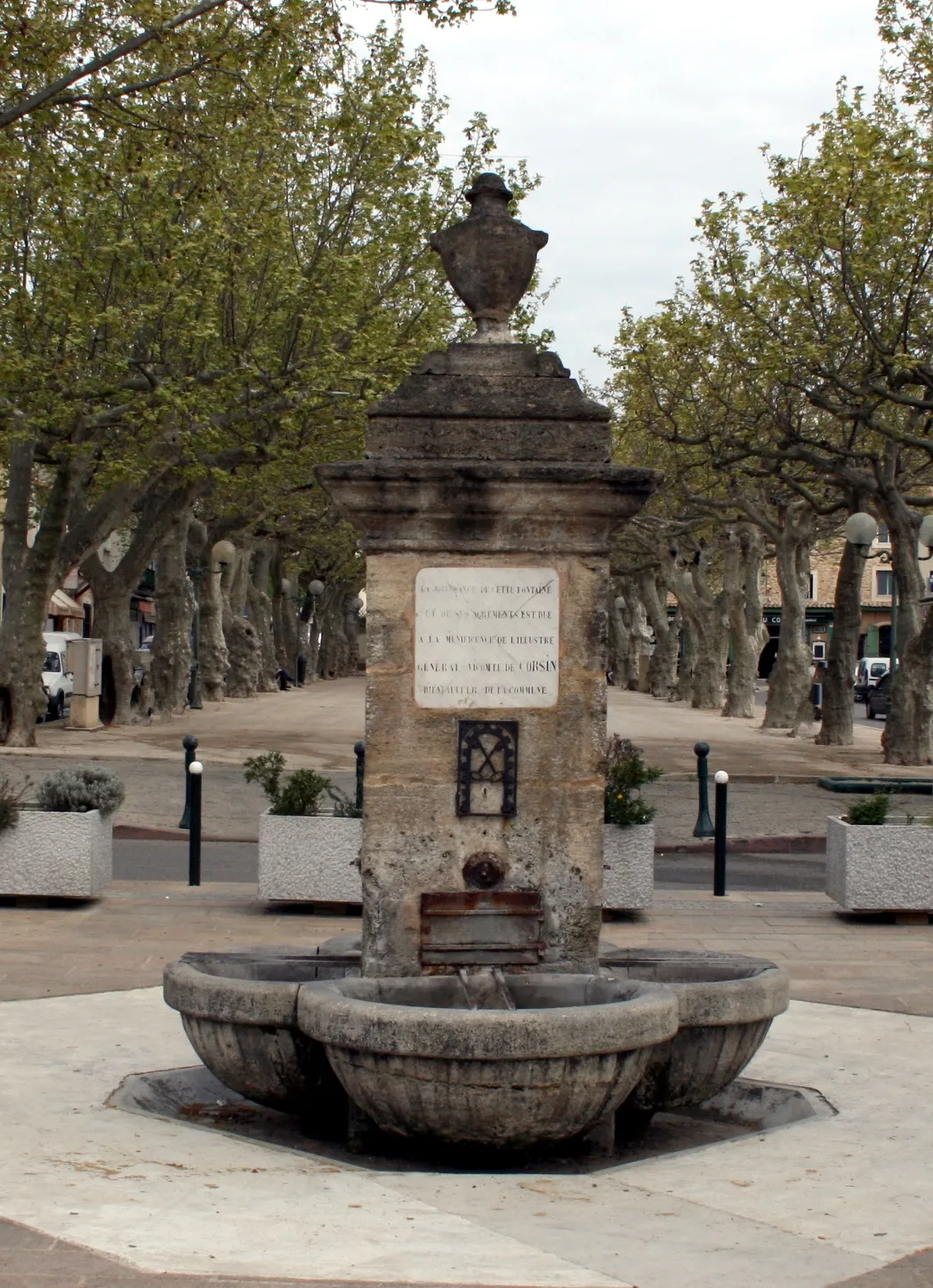 Photo showing: Fontaine du Cours à Piolenc (Vaucluse)
